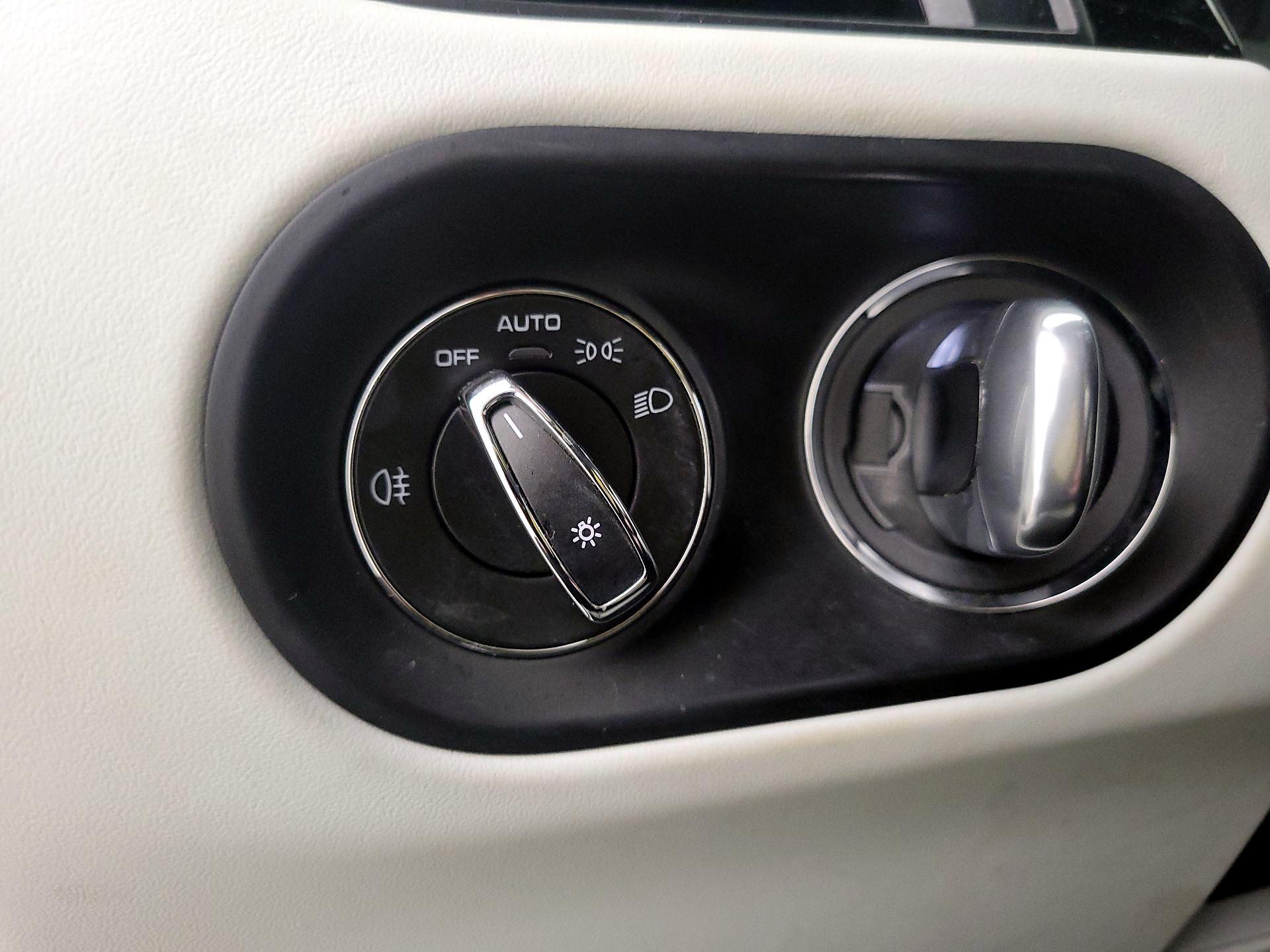 Thumbnail: 2023 Porsche Macan - 13