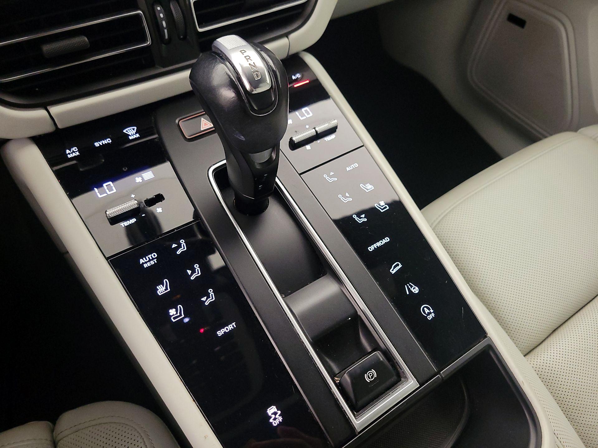 Thumbnail: 2023 Porsche Macan - 16