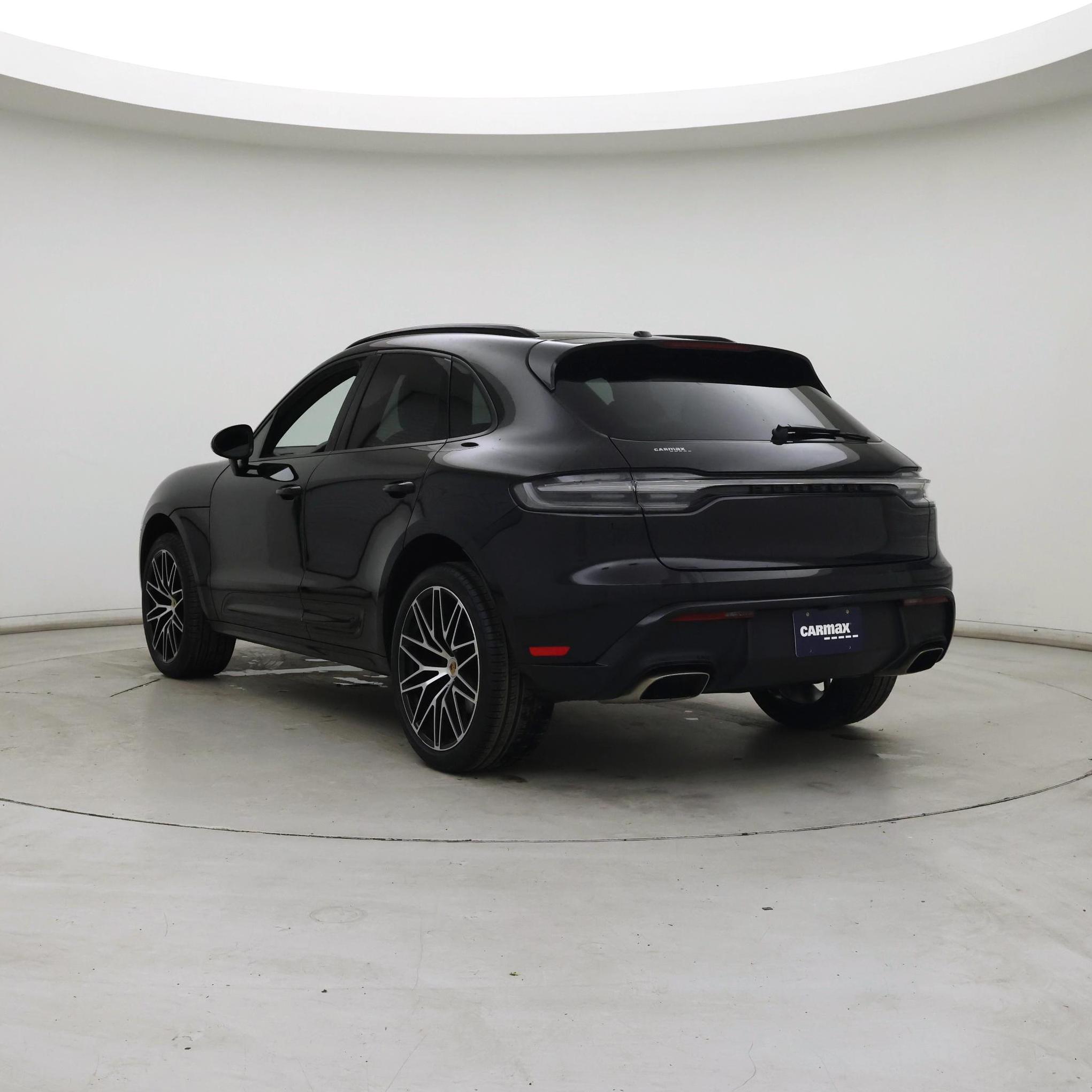 Thumbnail: 2023 Porsche Macan - 2