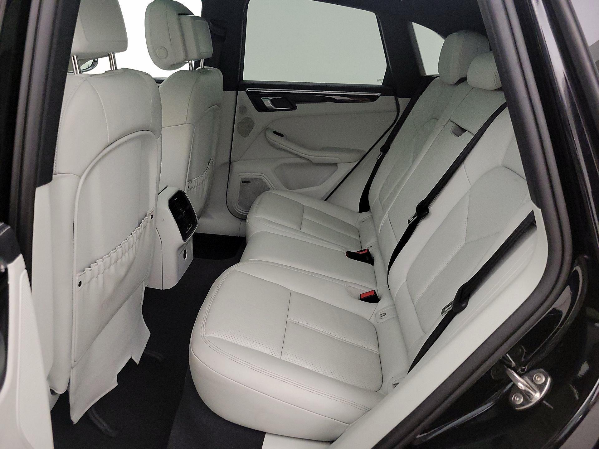 Thumbnail: 2023 Porsche Macan - 20