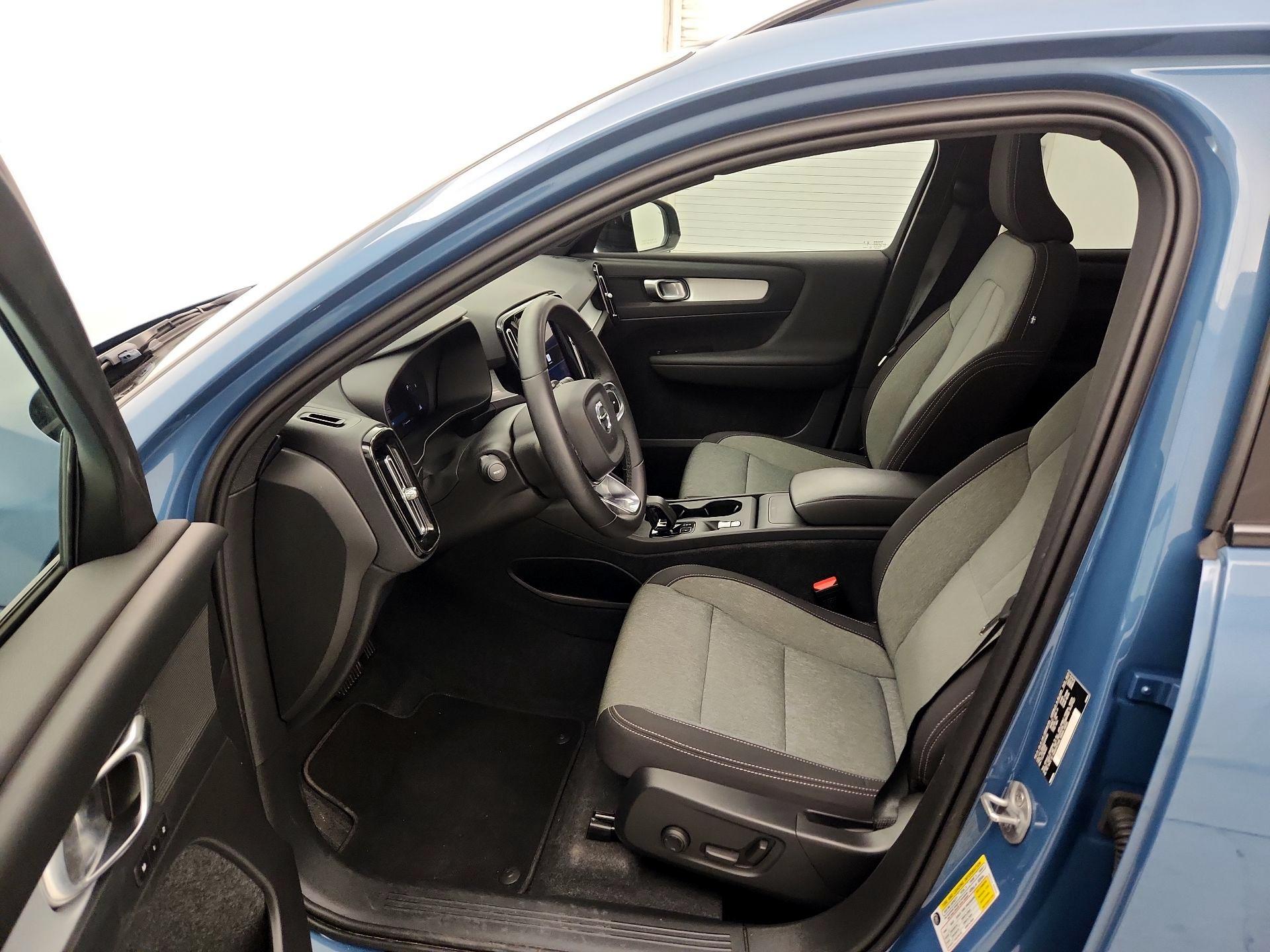 Thumbnail: 2024 Volvo XC40 - 9