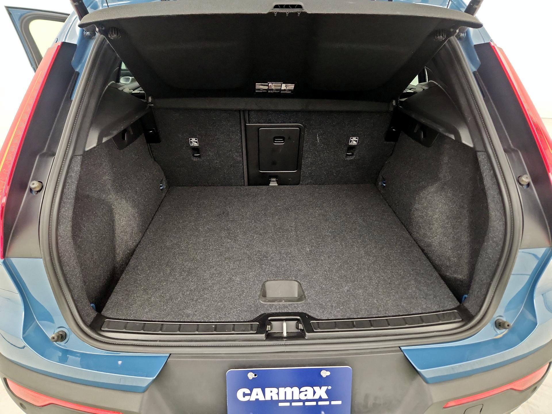 Thumbnail: 2024 Volvo XC40 - 19