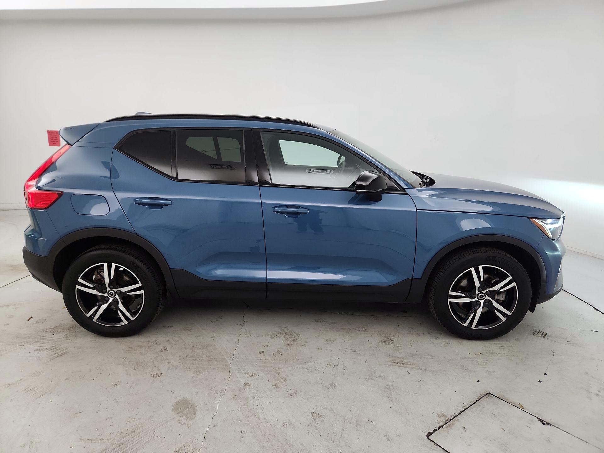 Thumbnail: 2024 Volvo XC40 - 4
