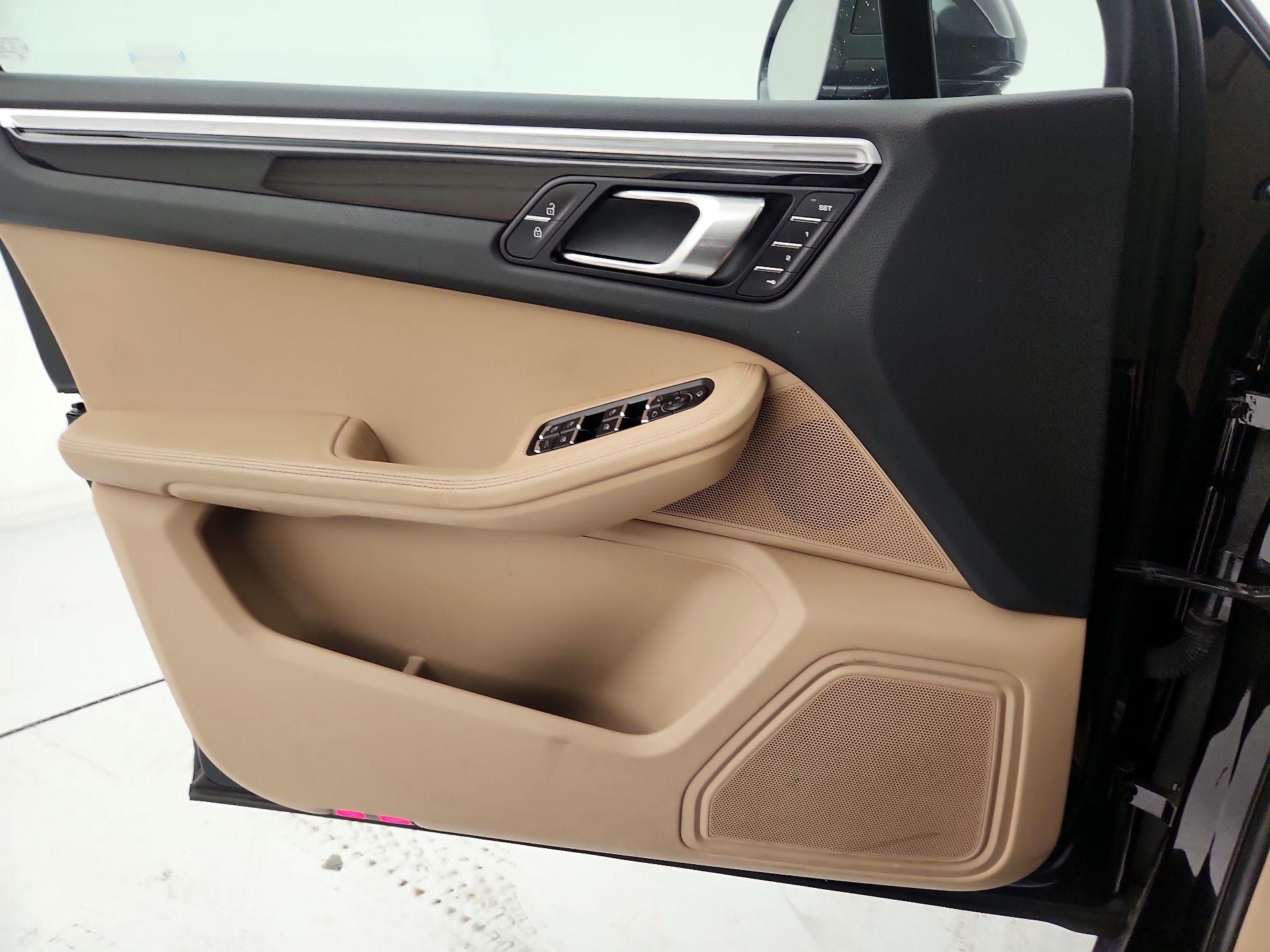 Thumbnail: 2023 Porsche Macan - 12