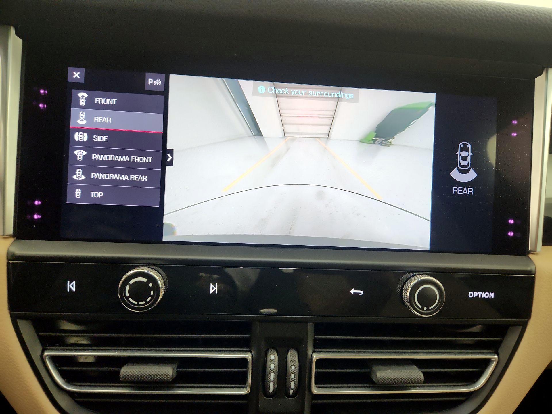 Thumbnail: 2023 Porsche Macan - 15