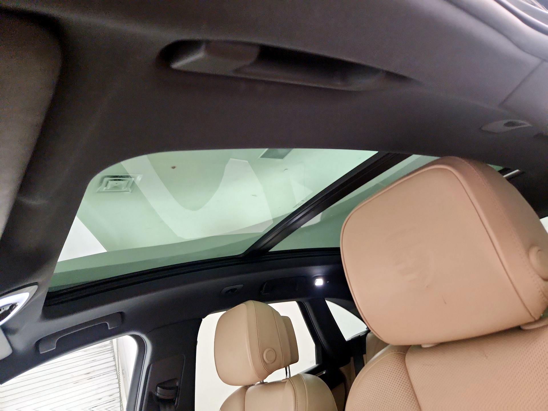 Thumbnail: 2023 Porsche Macan - 20