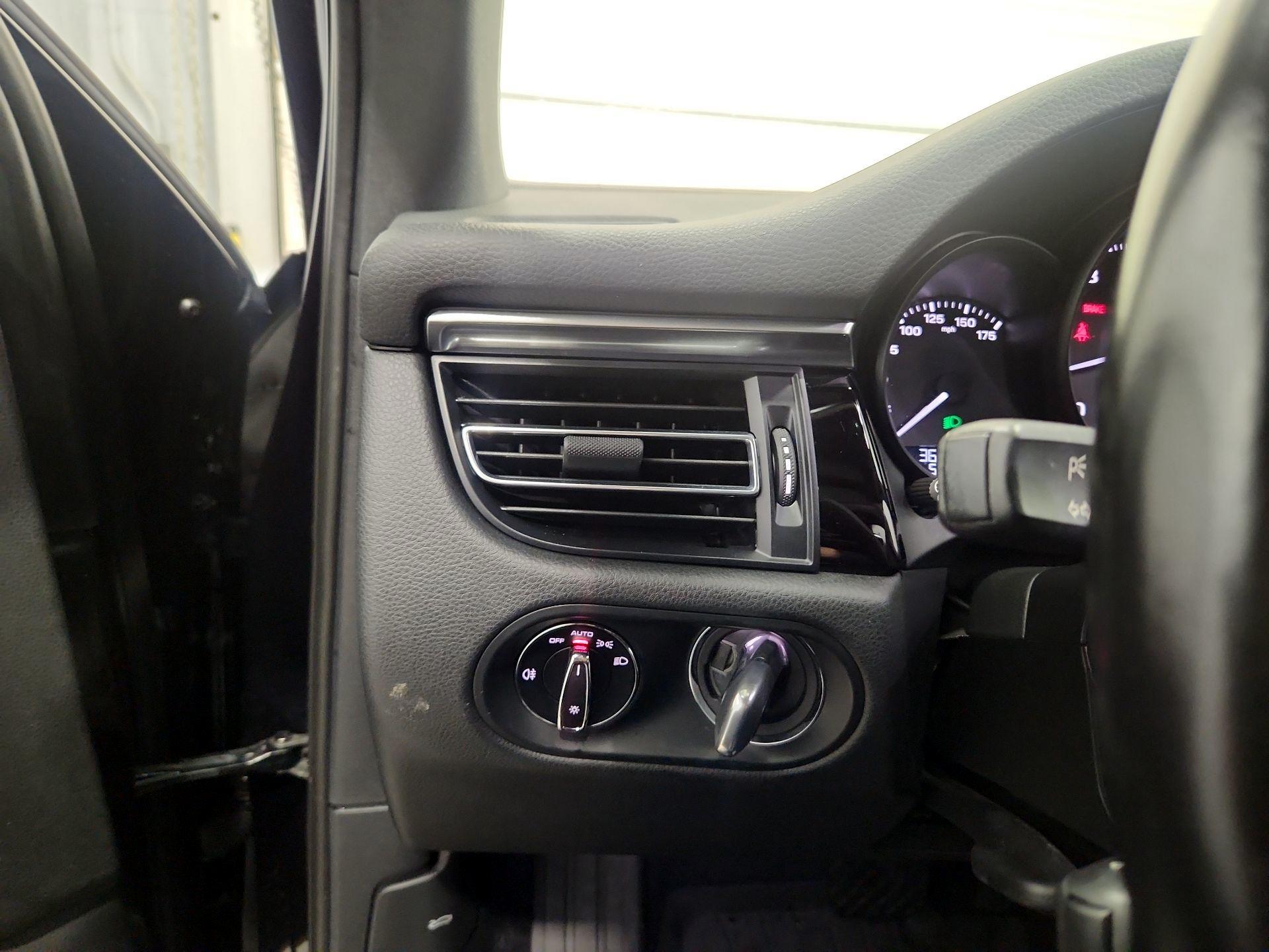 Thumbnail: 2022 Porsche Macan - 13