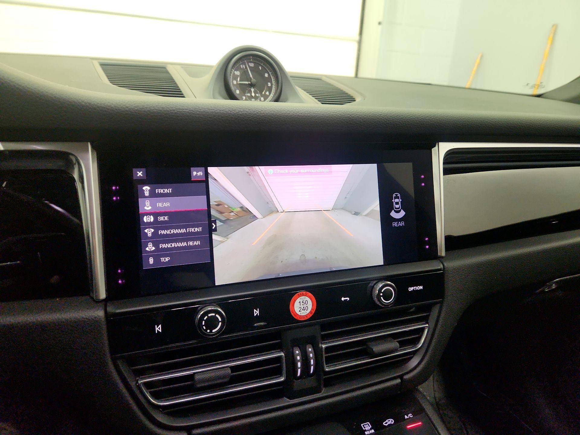 Thumbnail: 2022 Porsche Macan - 15