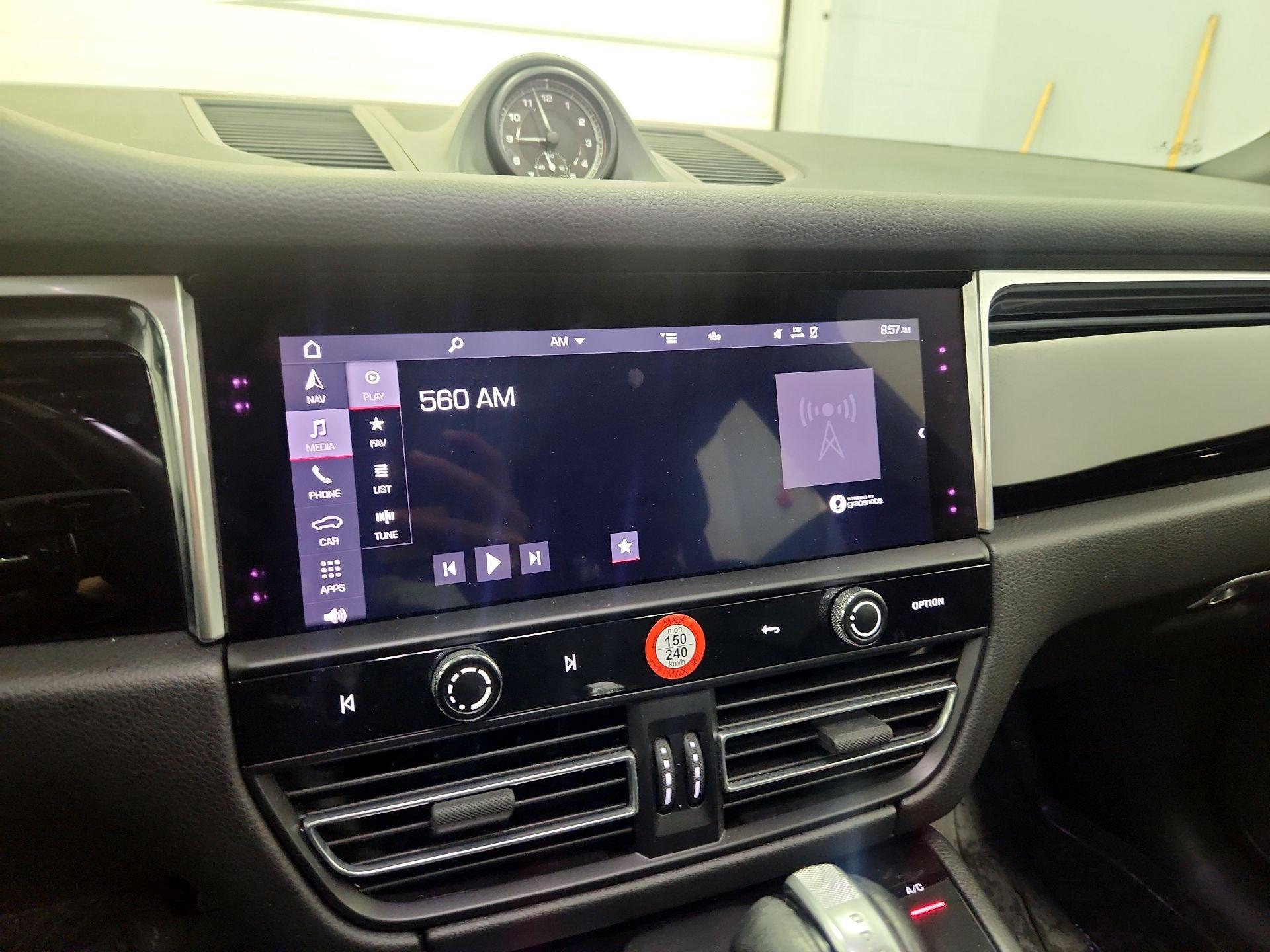 Thumbnail: 2022 Porsche Macan - 16