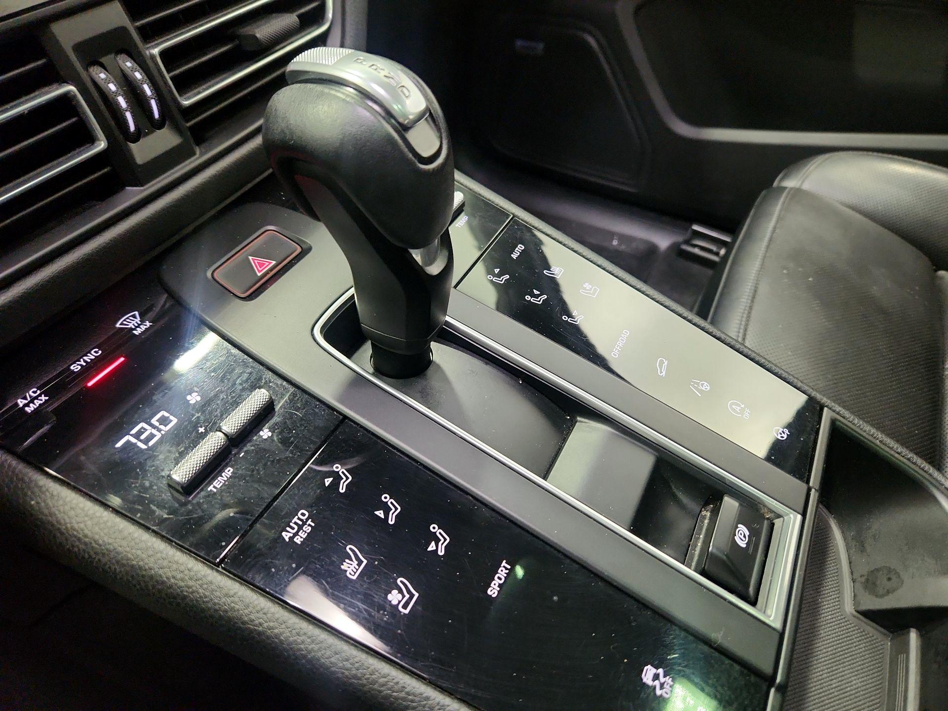 Thumbnail: 2022 Porsche Macan - 18