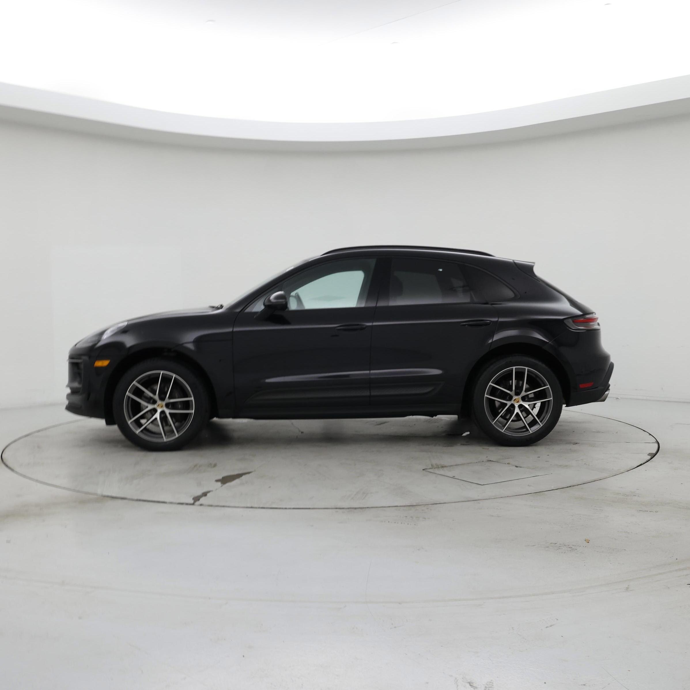 Thumbnail: 2022 Porsche Macan - 3