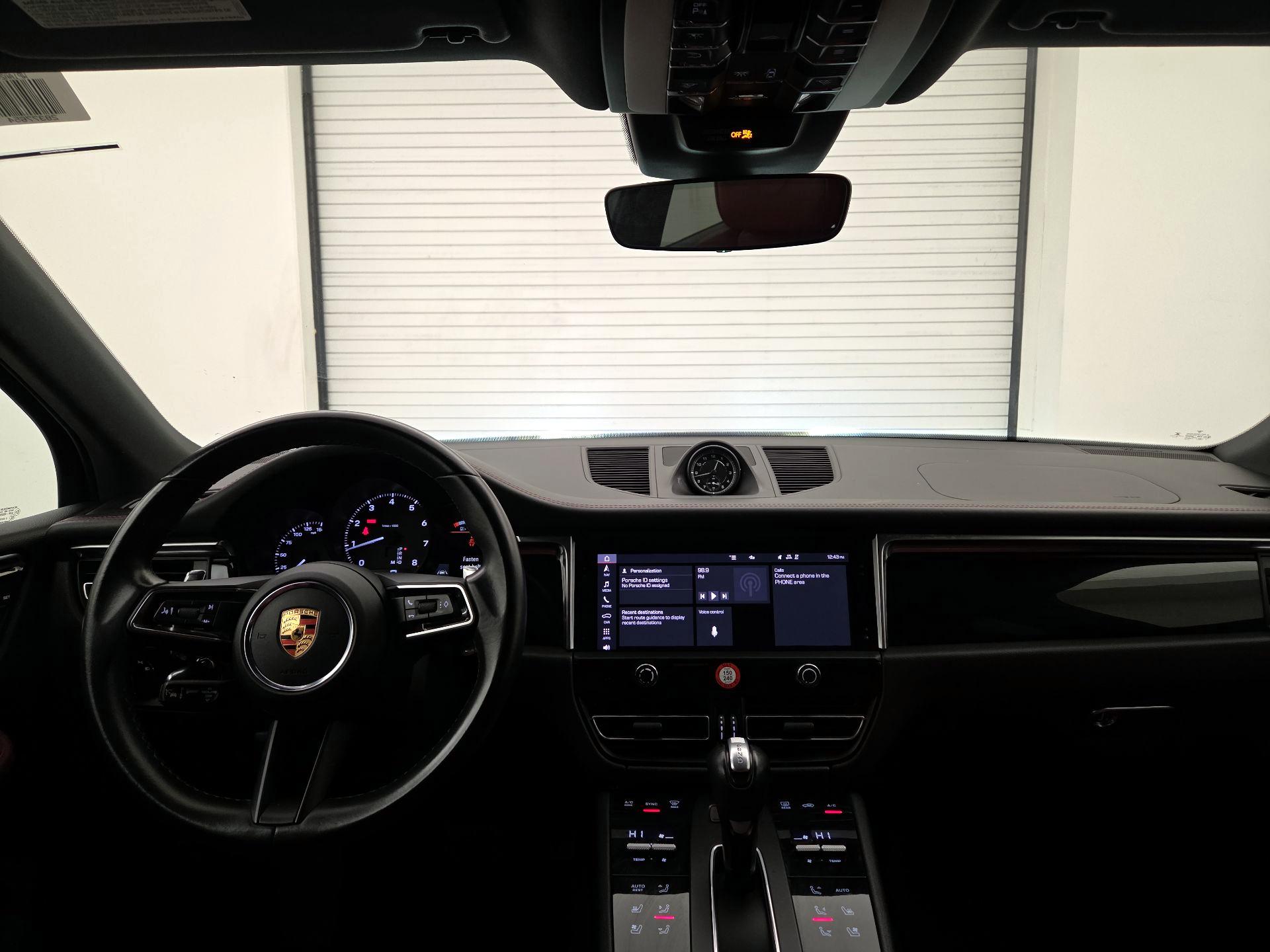 Thumbnail: 2023 Porsche Macan - 9