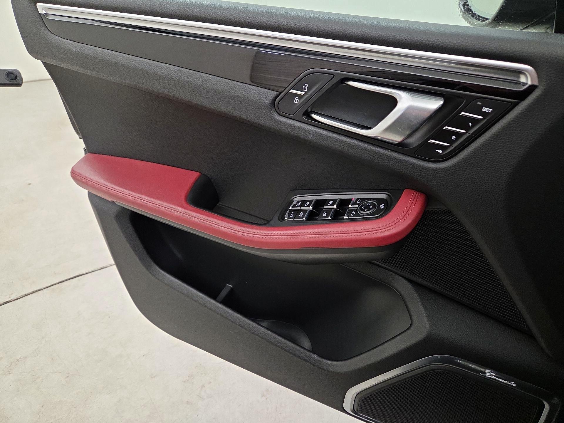 Thumbnail: 2023 Porsche Macan - 12