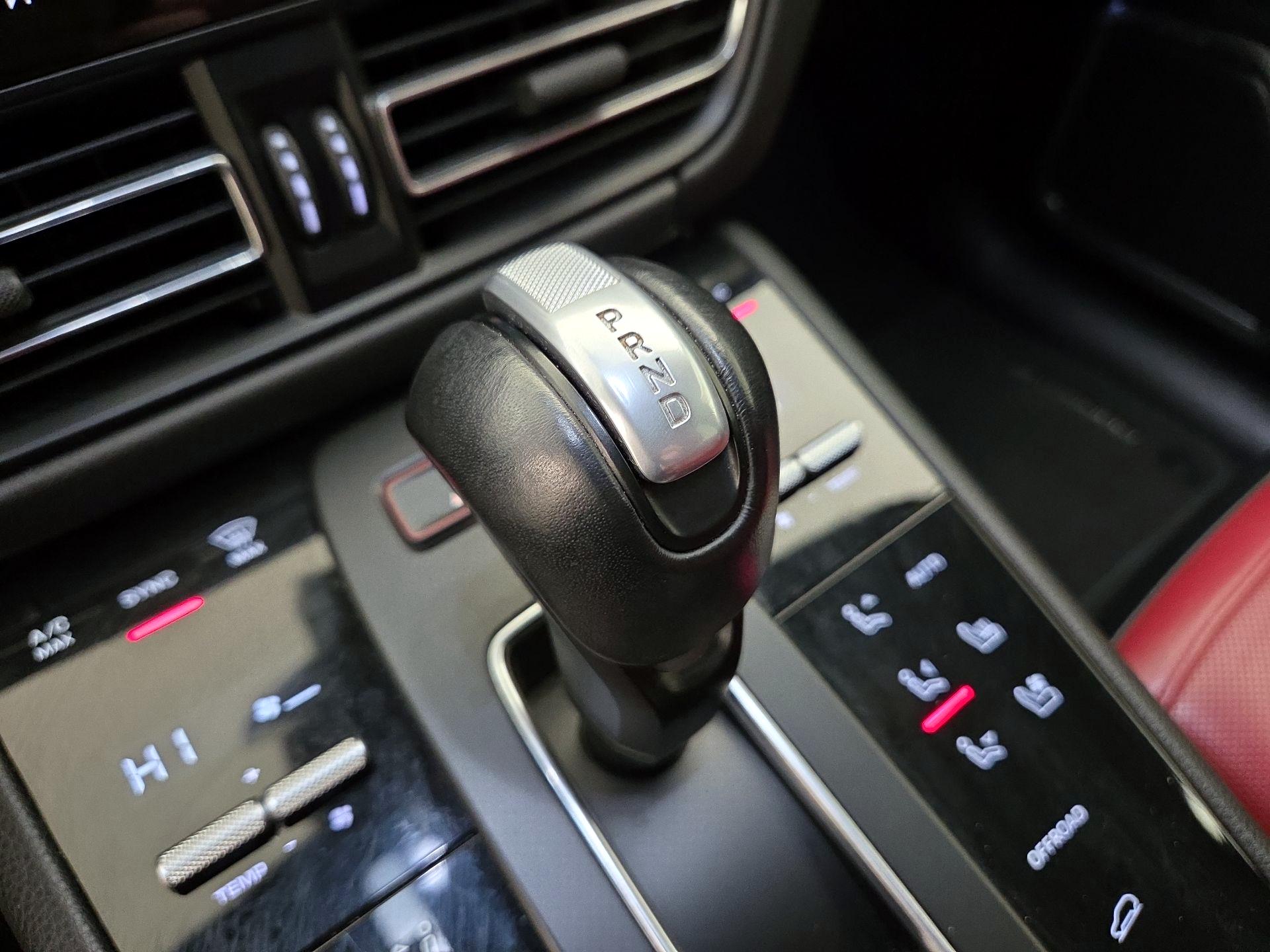 Thumbnail: 2023 Porsche Macan - 16