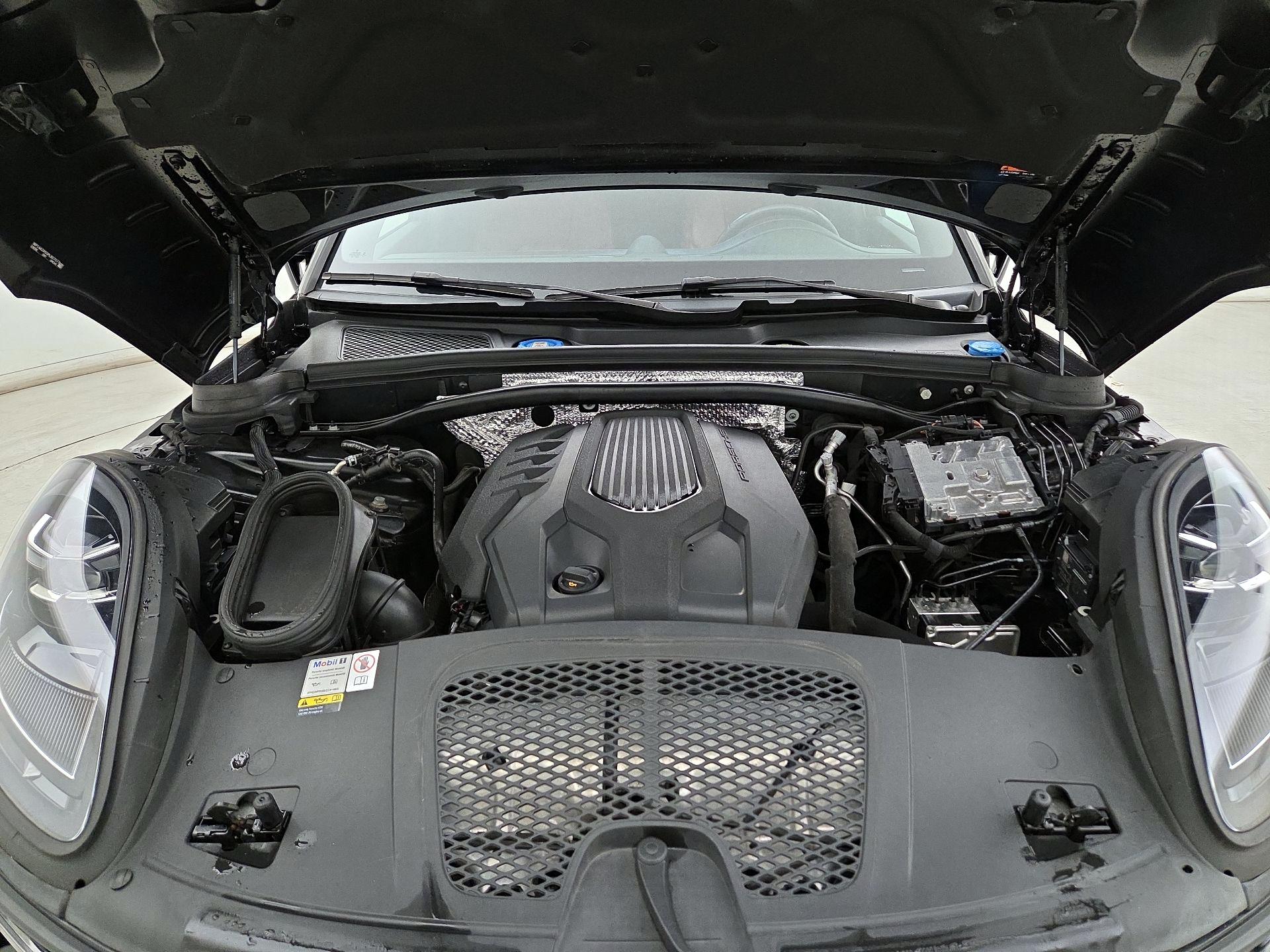 Thumbnail: 2023 Porsche Macan - 20