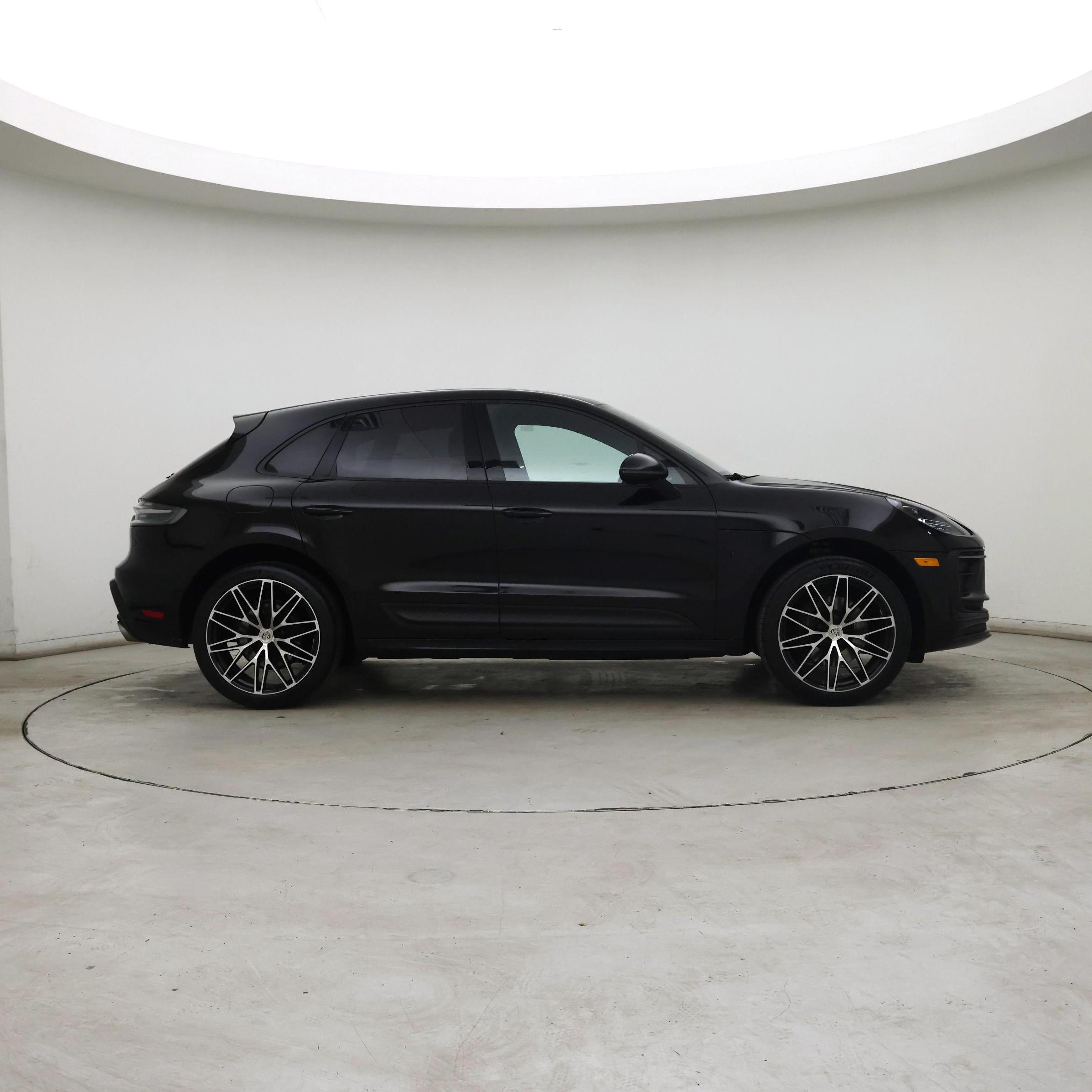 Thumbnail: 2023 Porsche Macan - 7