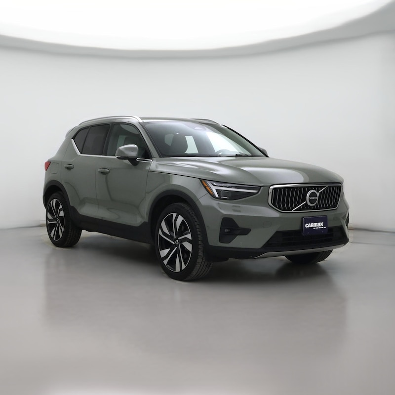 2025 Volvo XC40 B5 Plus Bright Theme