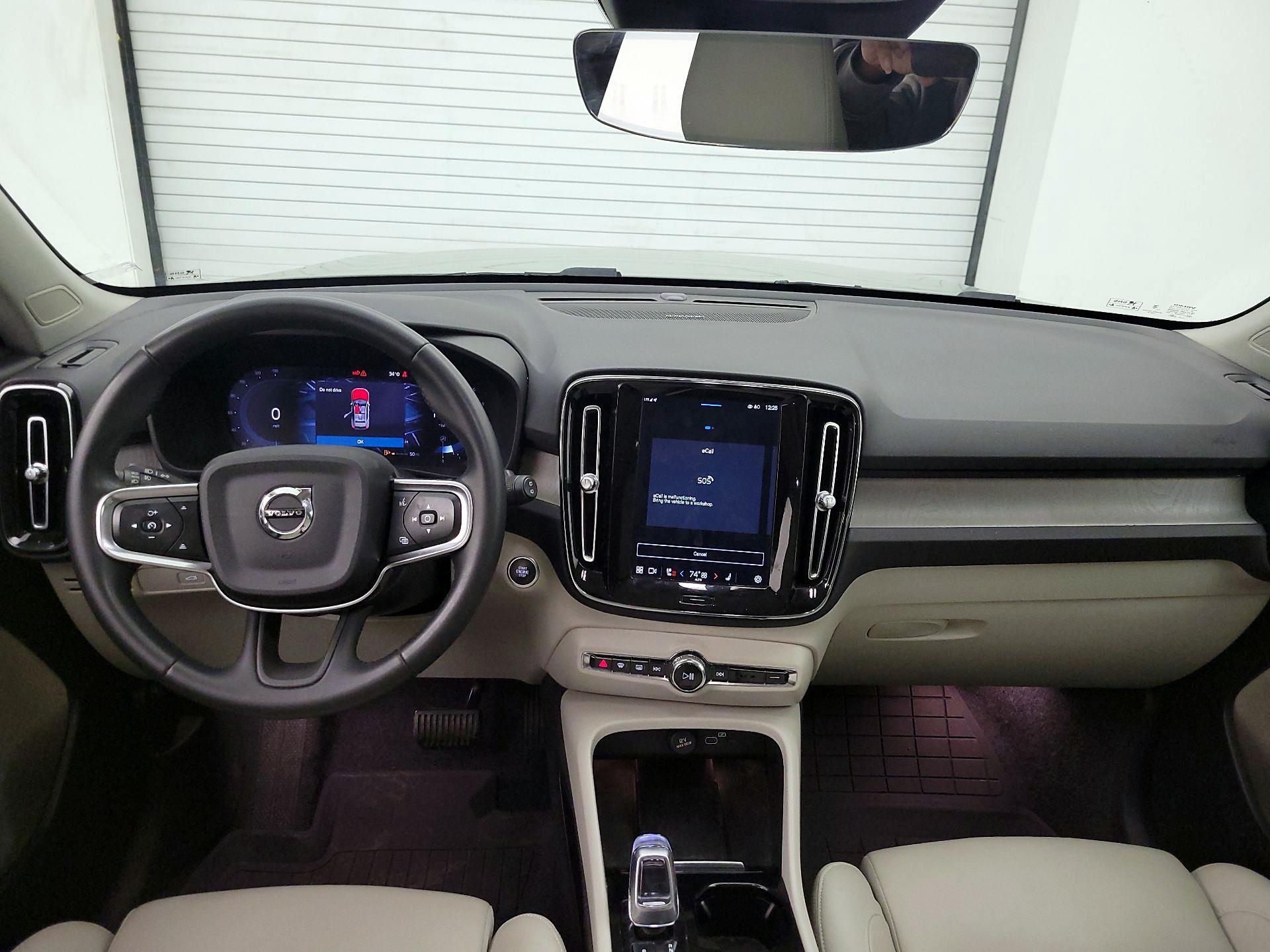 Thumbnail: 2025 Volvo XC40 - 9