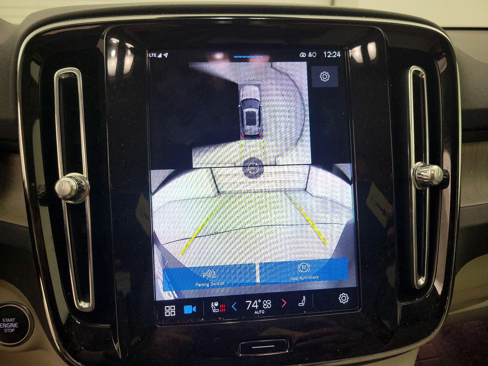 Thumbnail: 2025 Volvo XC40 - 14