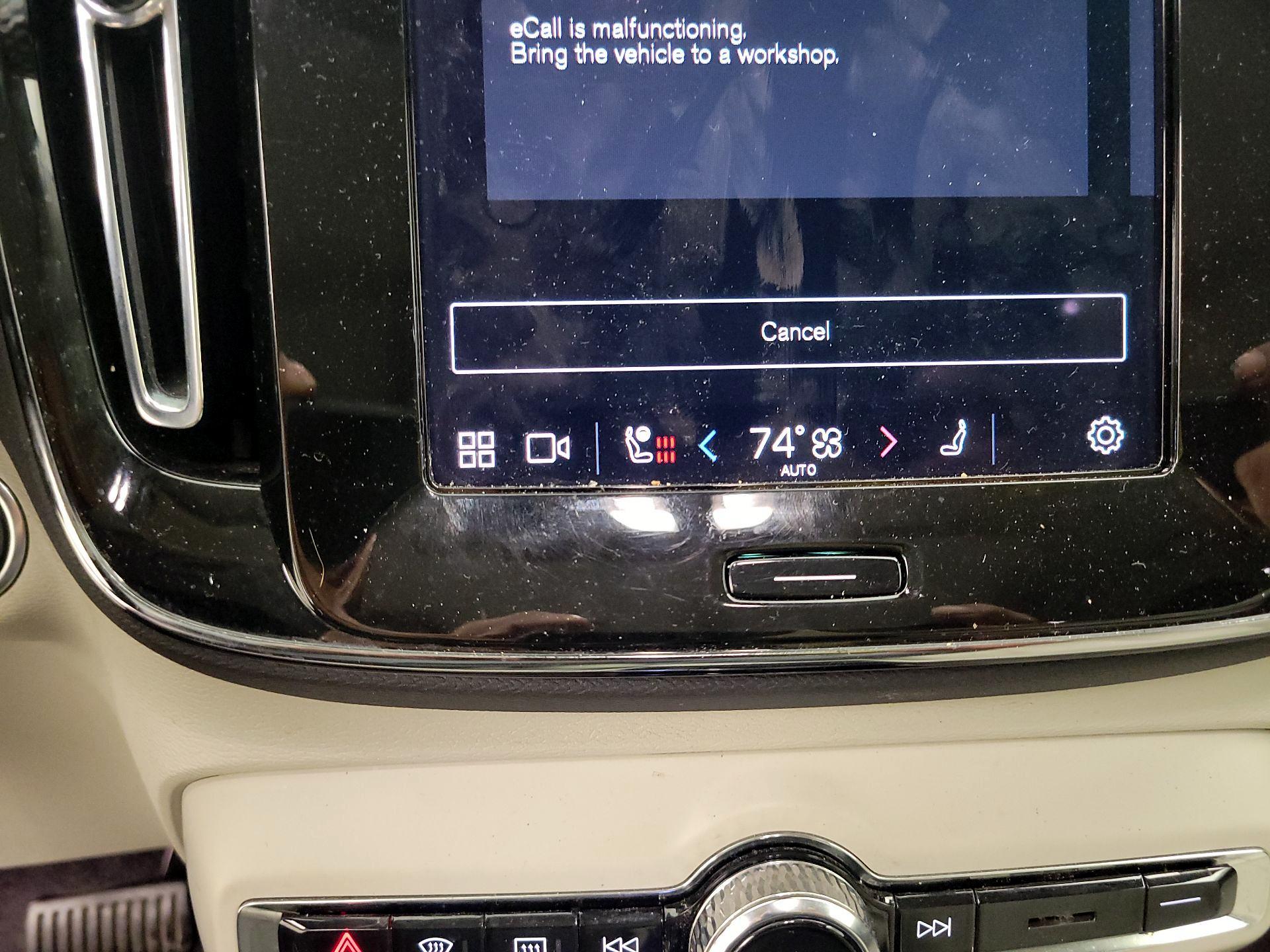 Thumbnail: 2025 Volvo XC40 - 16