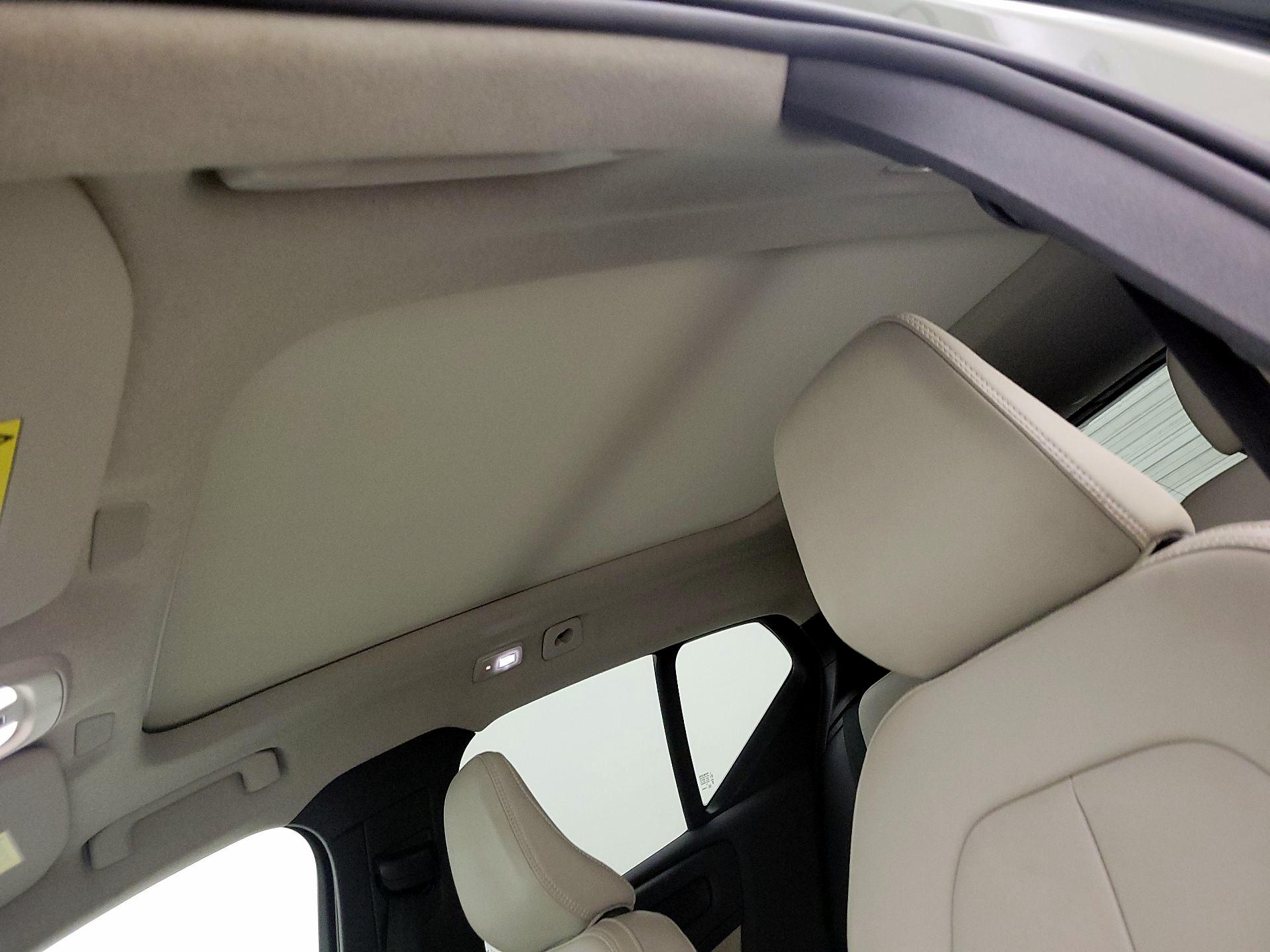 Thumbnail: 2025 Volvo XC40 - 19