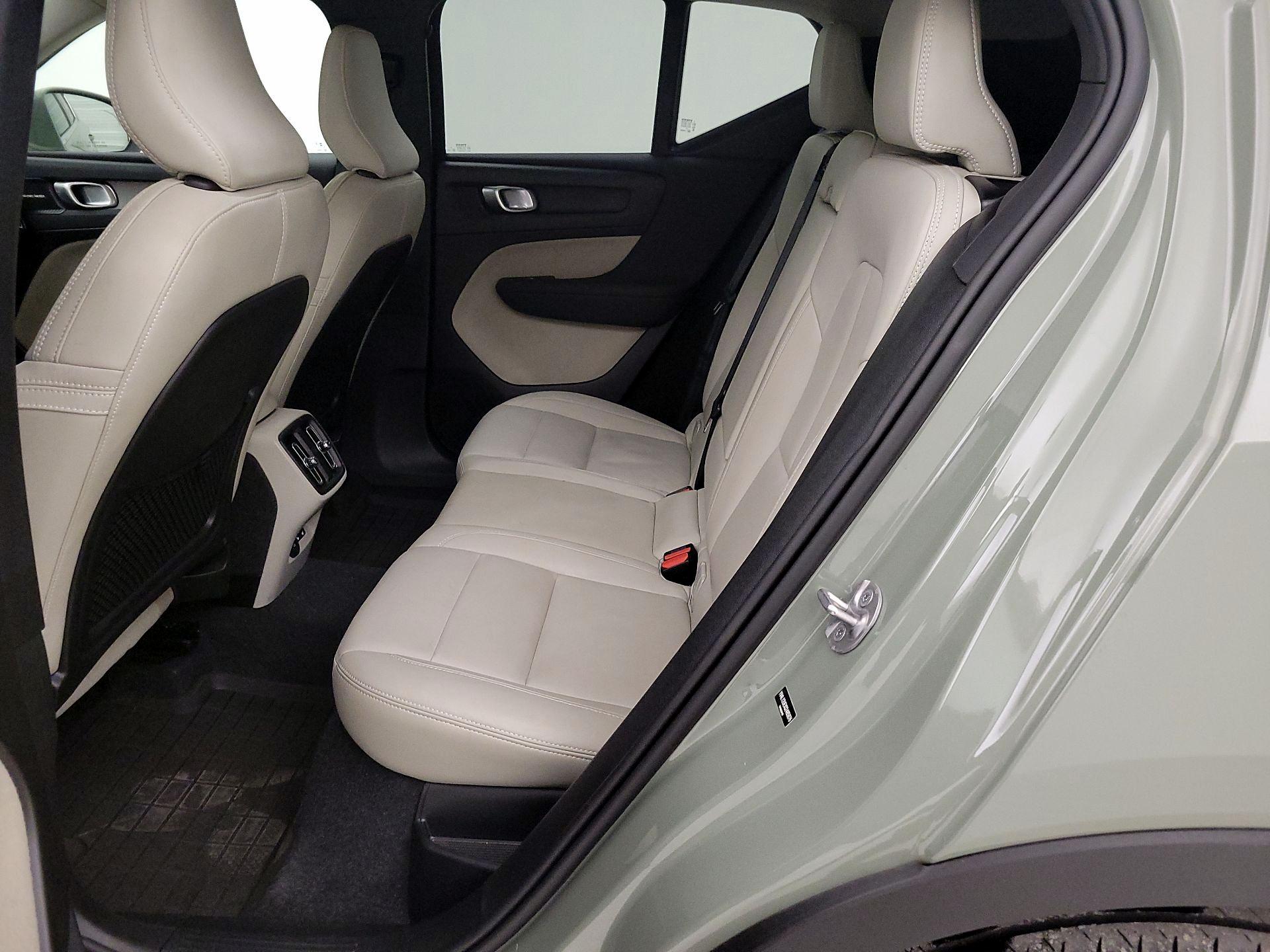 Thumbnail: 2025 Volvo XC40 - 20