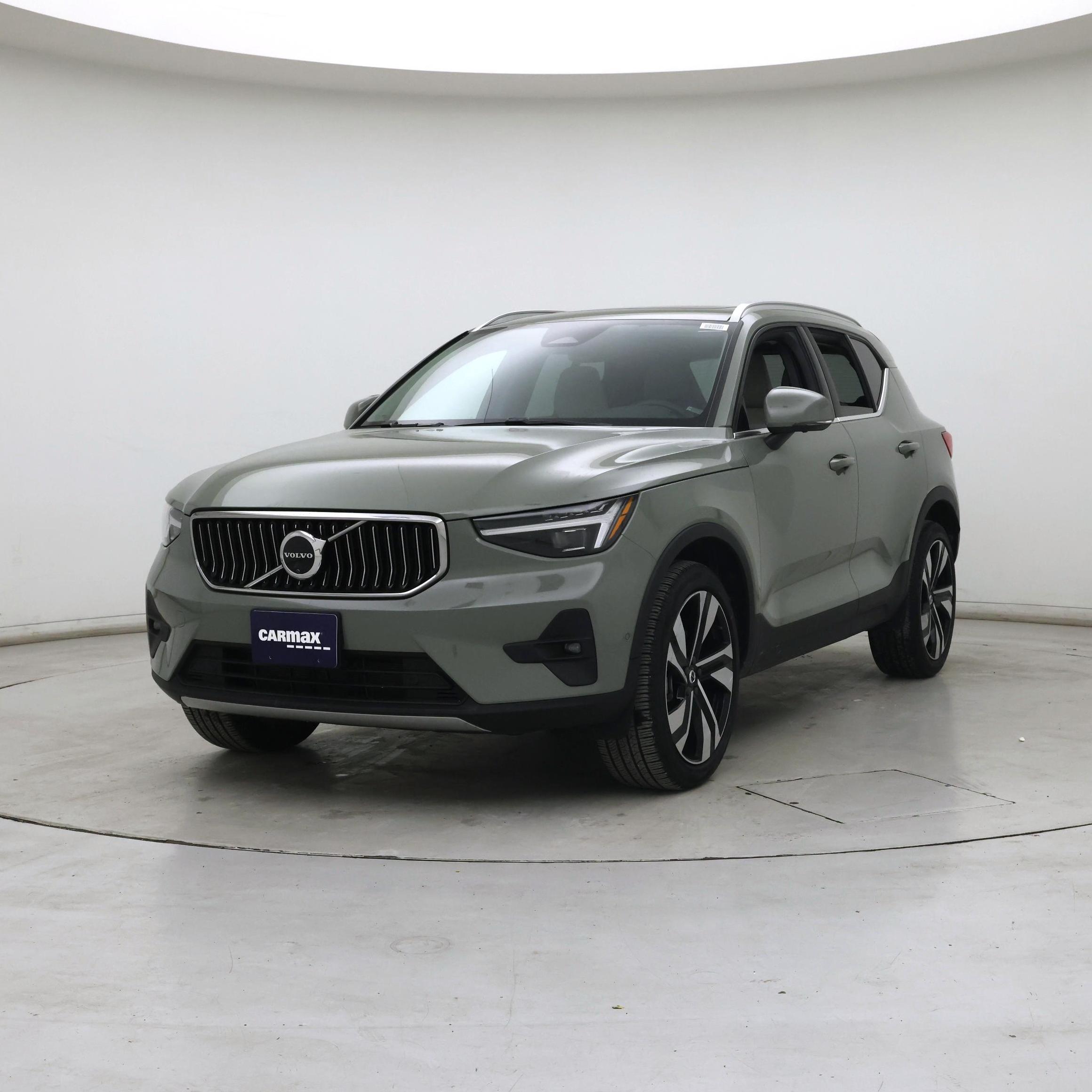 Thumbnail: 2025 Volvo XC40 - 4