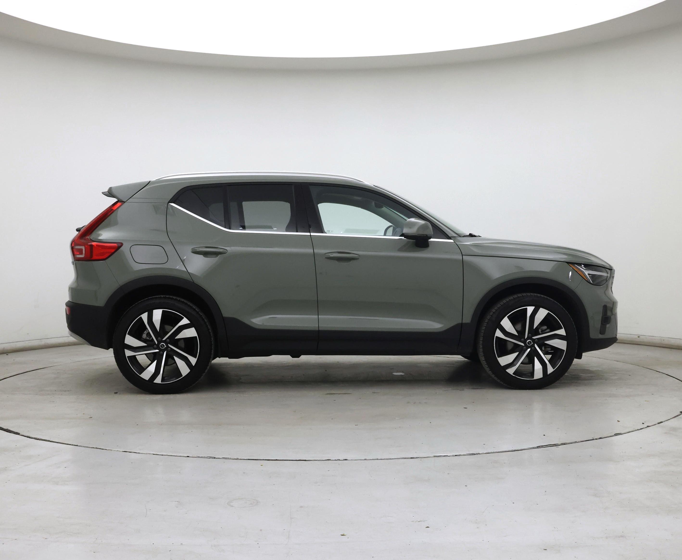 Thumbnail: 2025 Volvo XC40 - 7