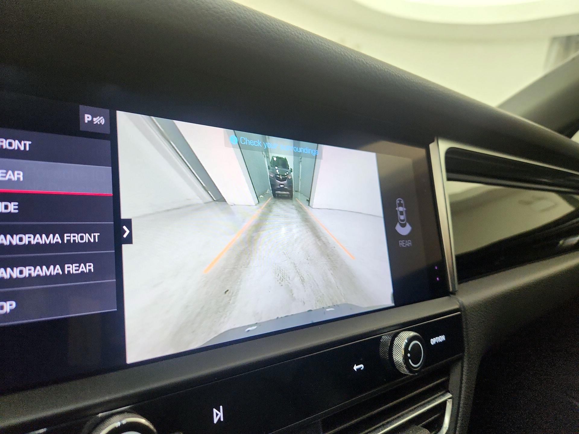 Thumbnail: 2023 Porsche Macan - 12