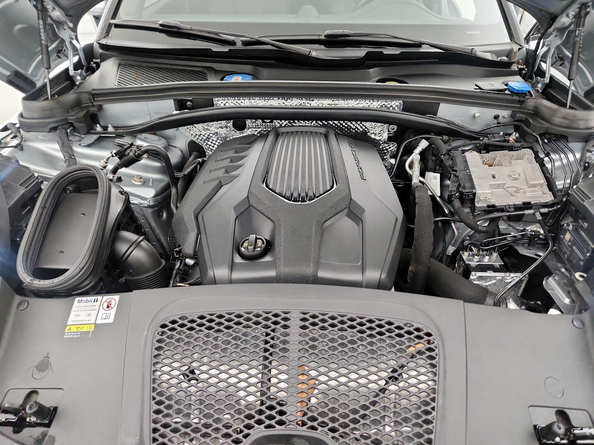 Thumbnail: 2023 Porsche Macan - 18