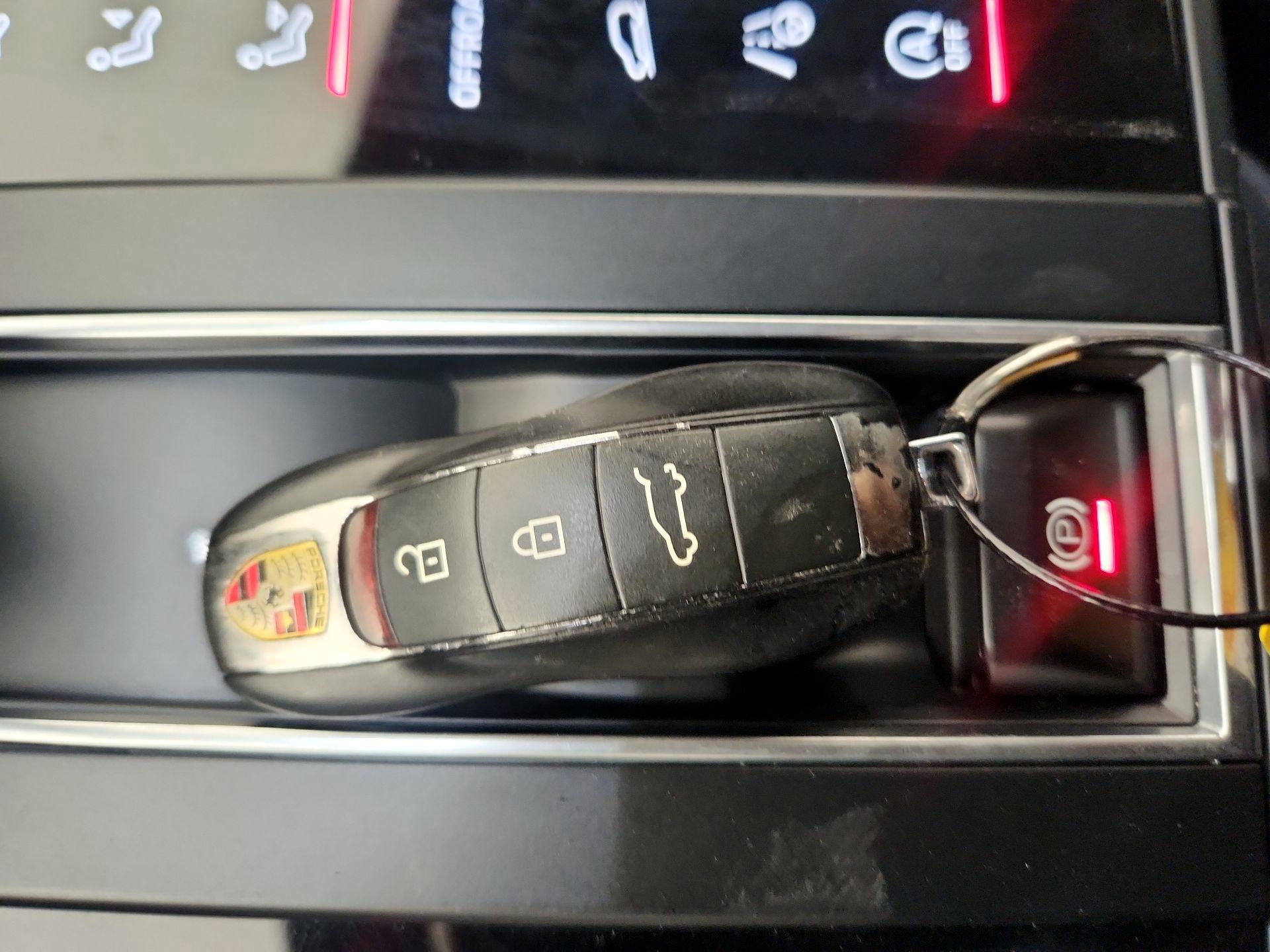 Thumbnail: 2023 Porsche Macan - 19