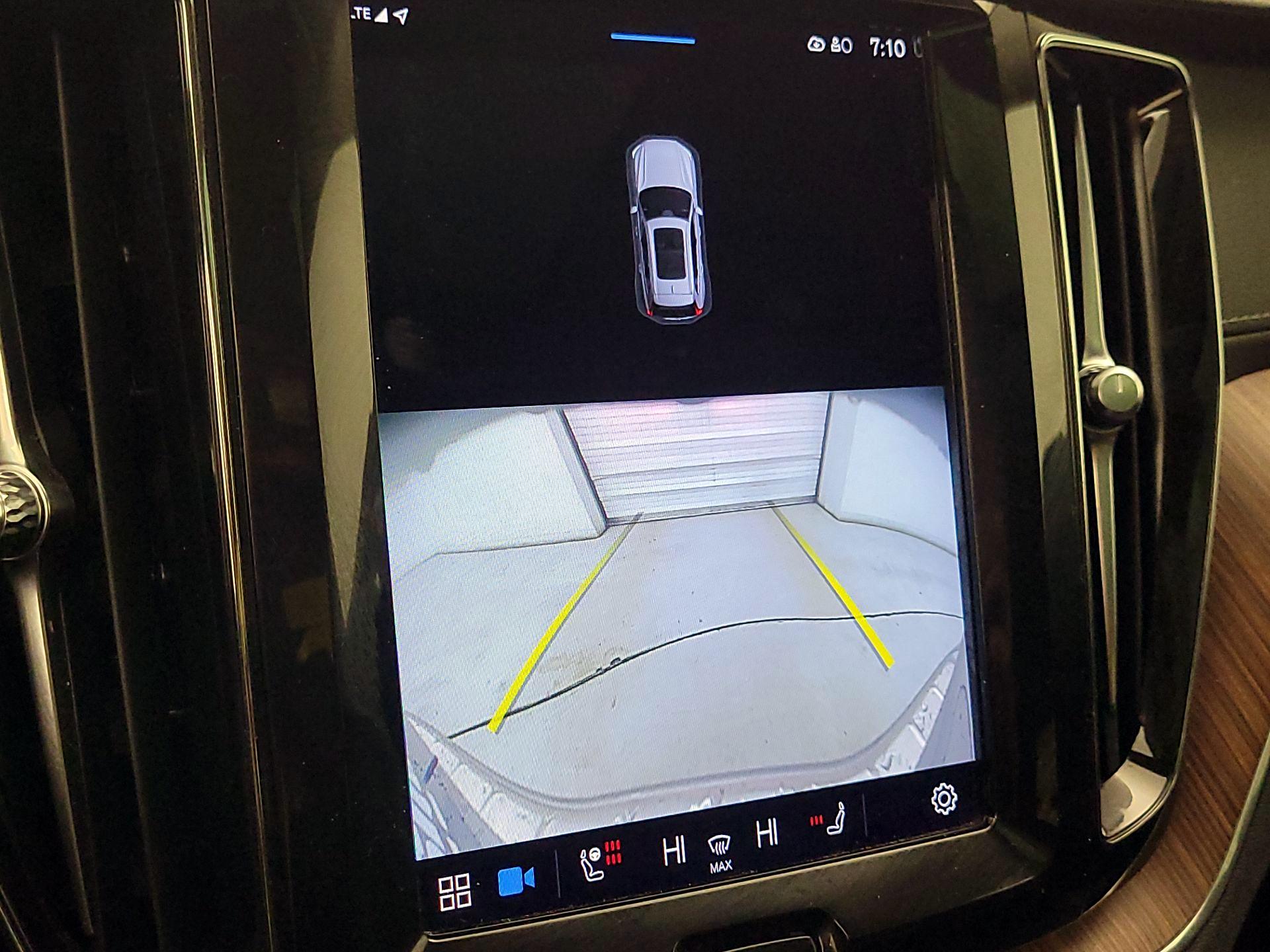 Thumbnail: 2023 Volvo XC60 - 15