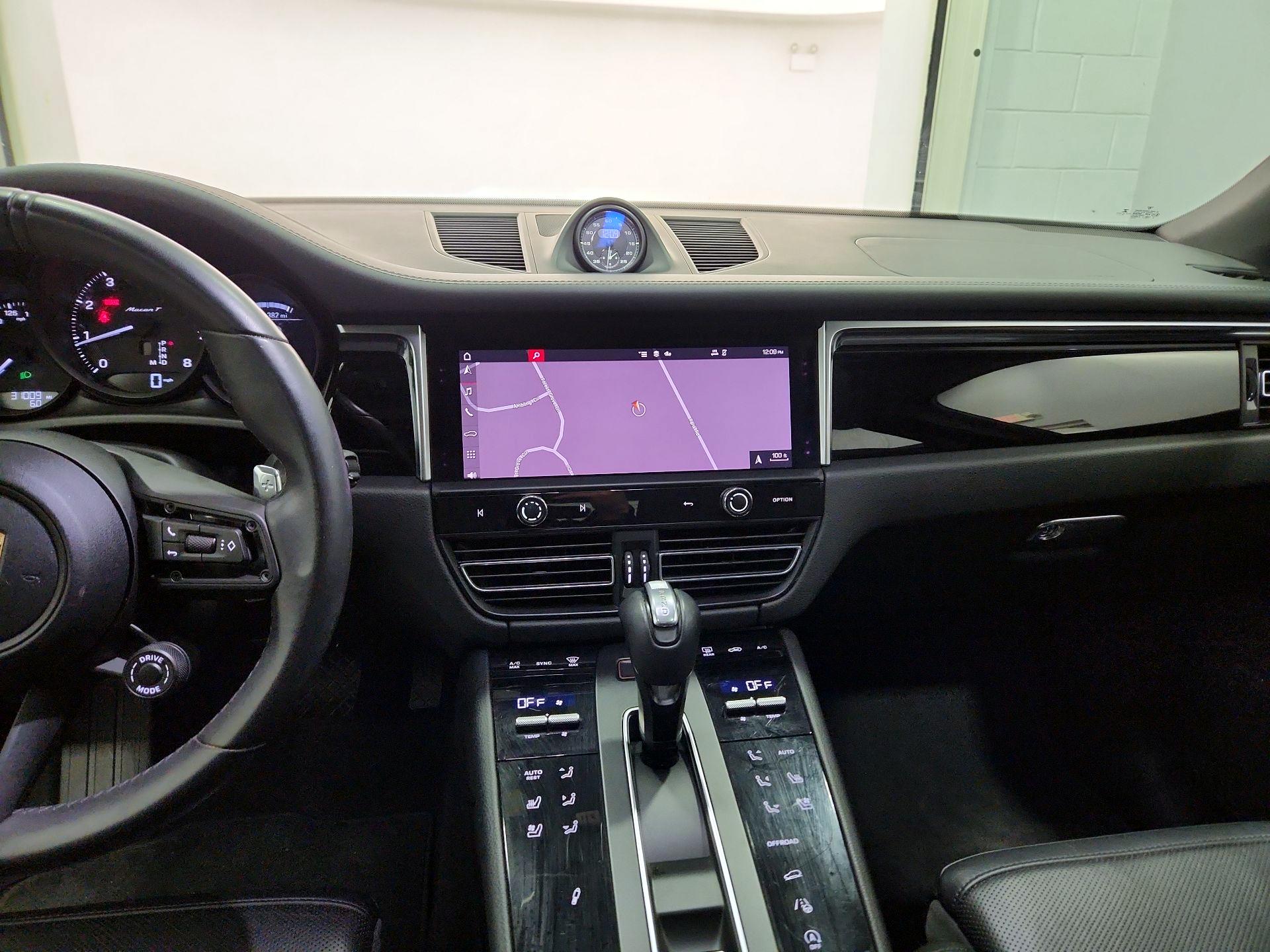 Thumbnail: 2023 Porsche Macan - 9