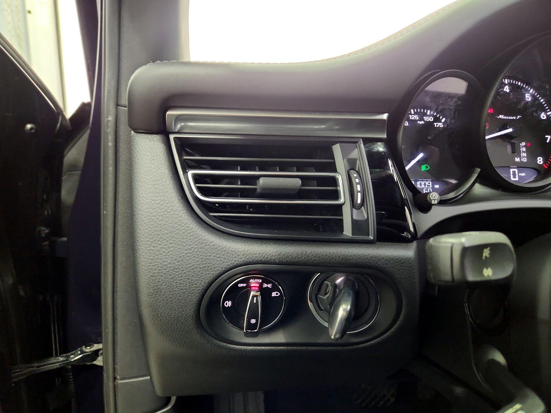 Thumbnail: 2023 Porsche Macan - 13