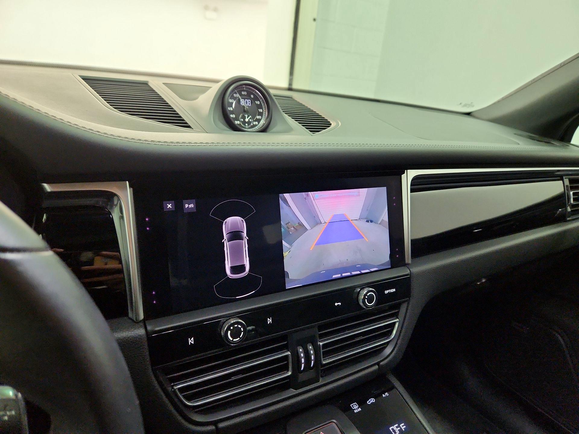 Thumbnail: 2023 Porsche Macan - 15