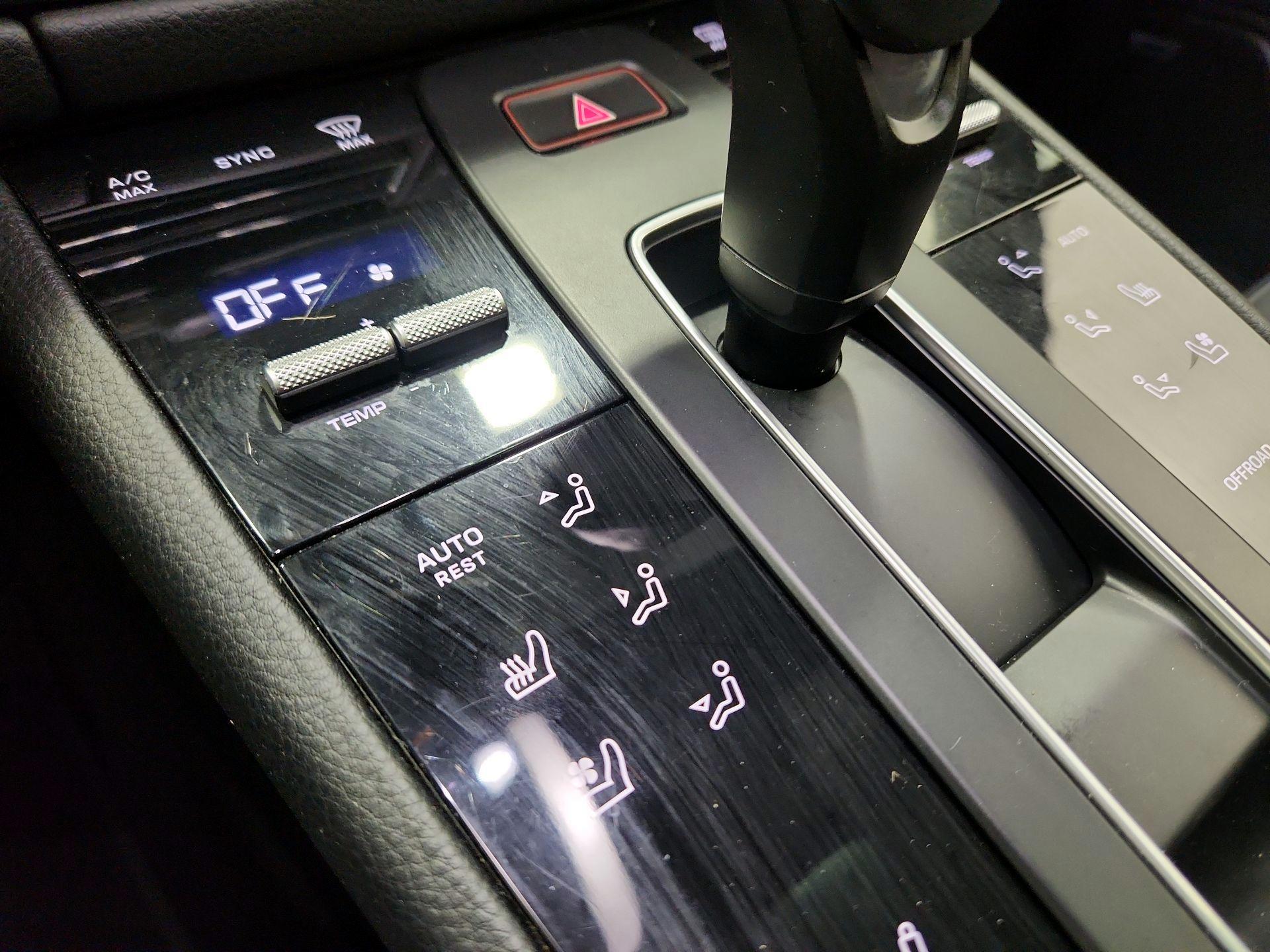 Thumbnail: 2023 Porsche Macan - 17