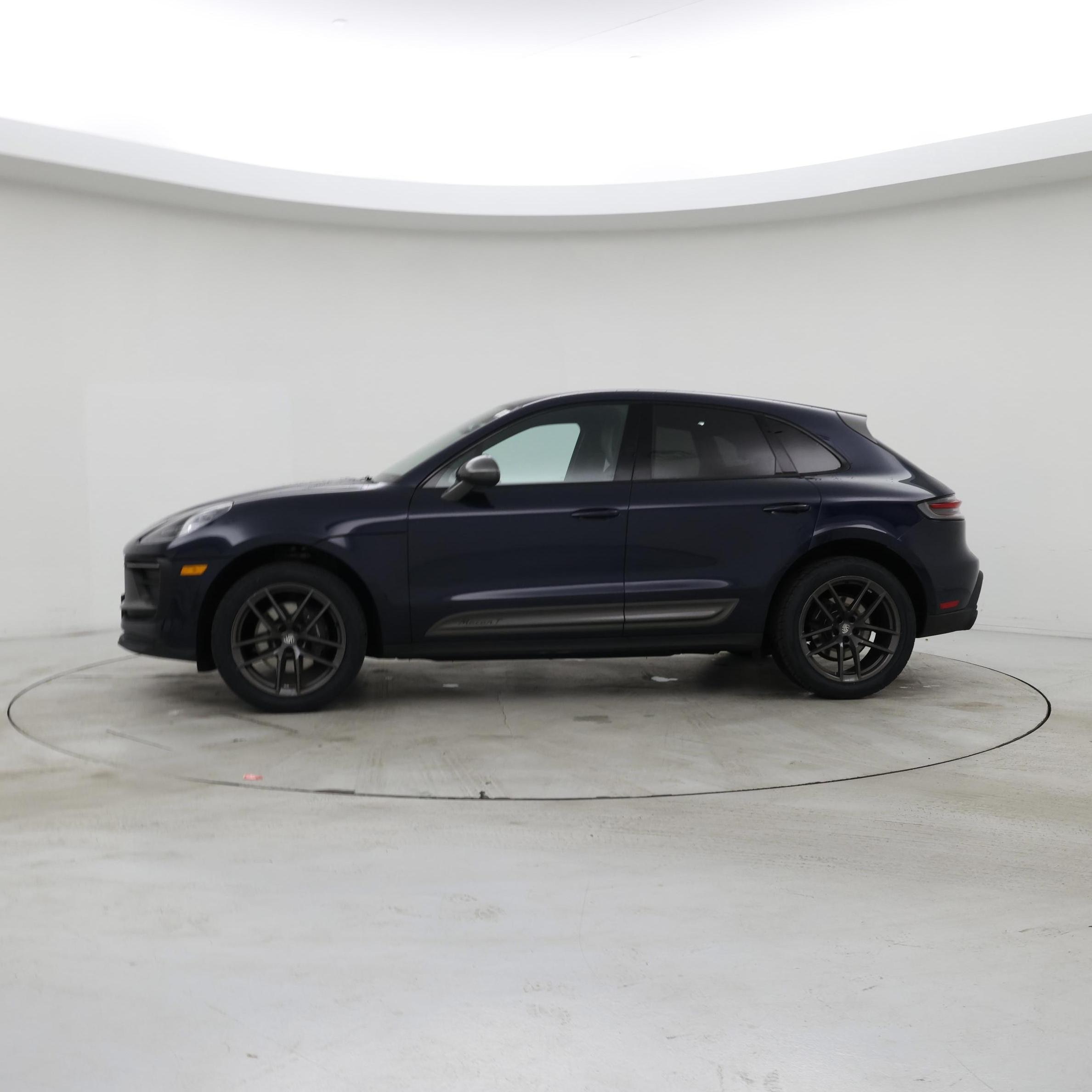 Thumbnail: 2023 Porsche Macan - 3