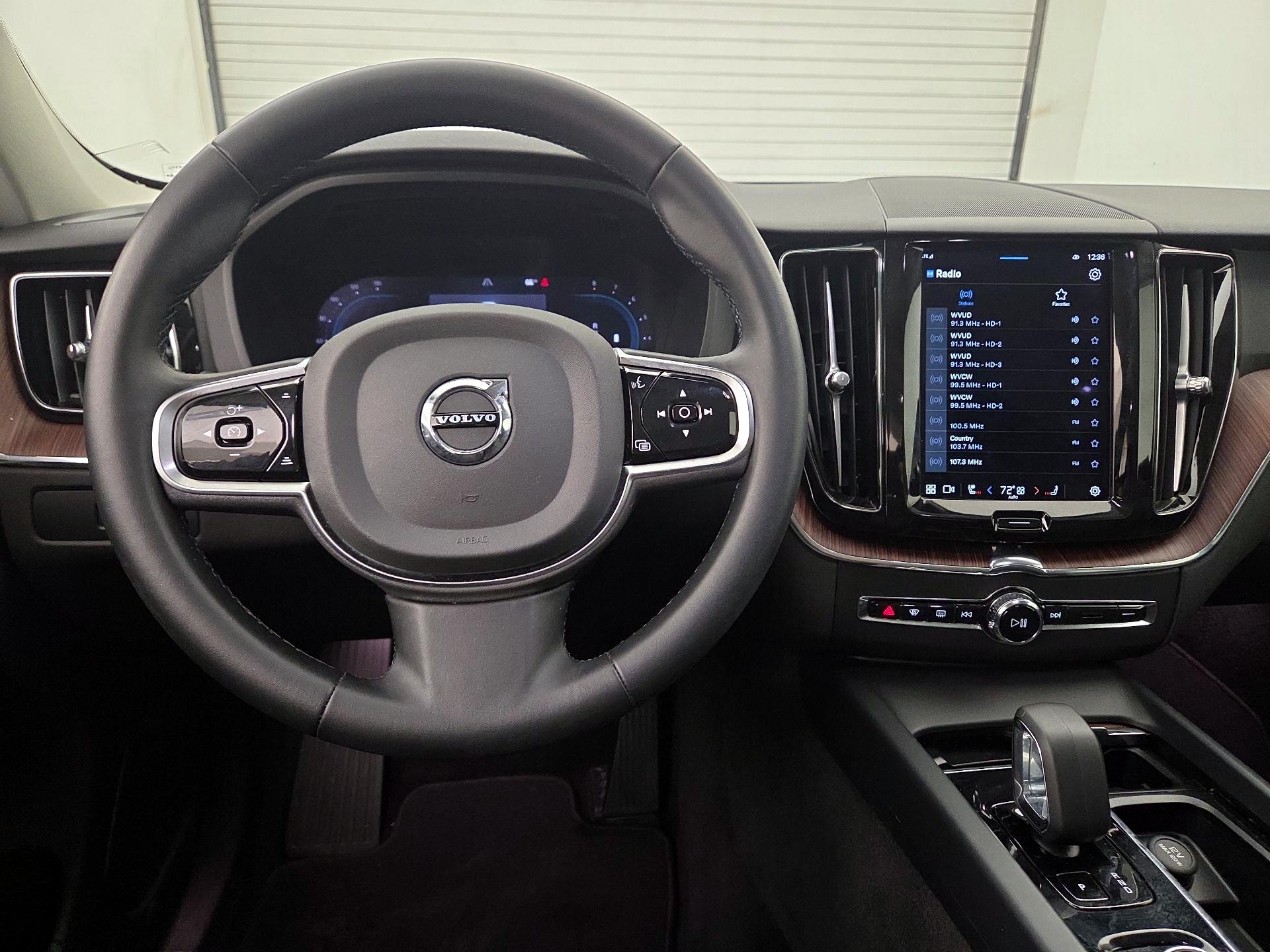 Thumbnail: 2023 Volvo XC60 - 10