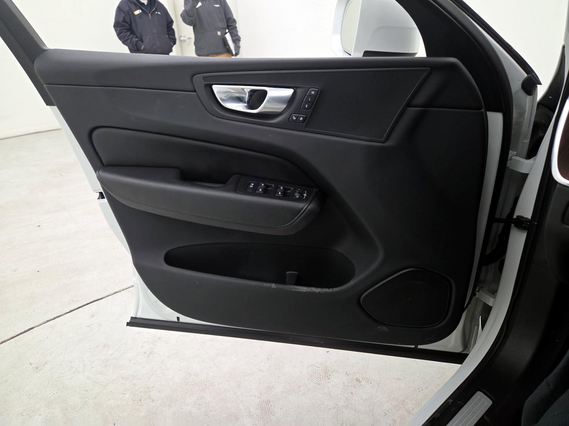 Thumbnail: 2023 Volvo XC60 - 12