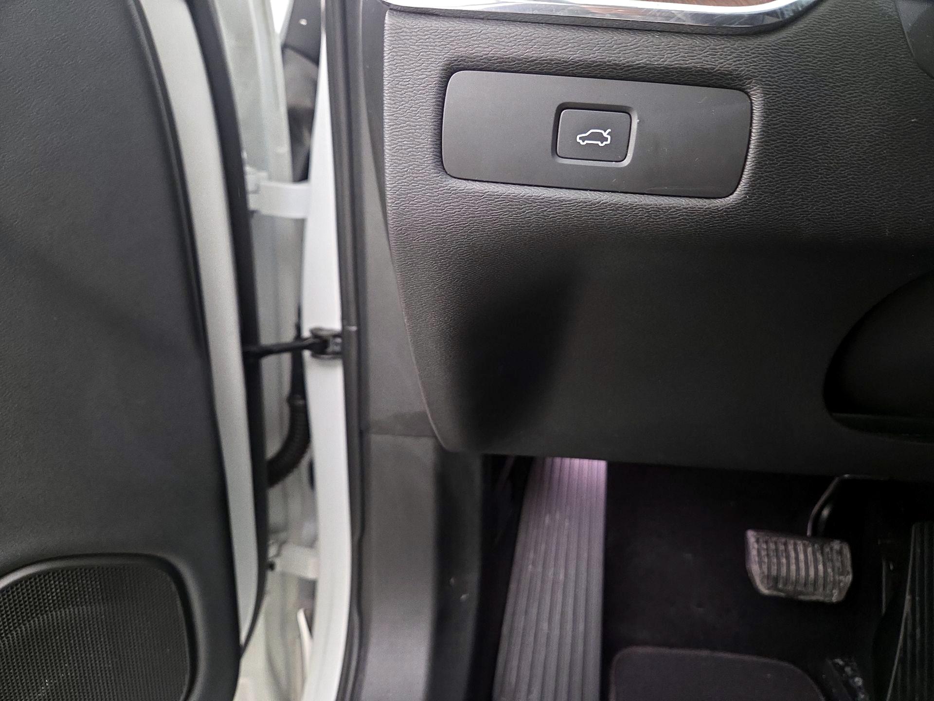 Thumbnail: 2023 Volvo XC60 - 13