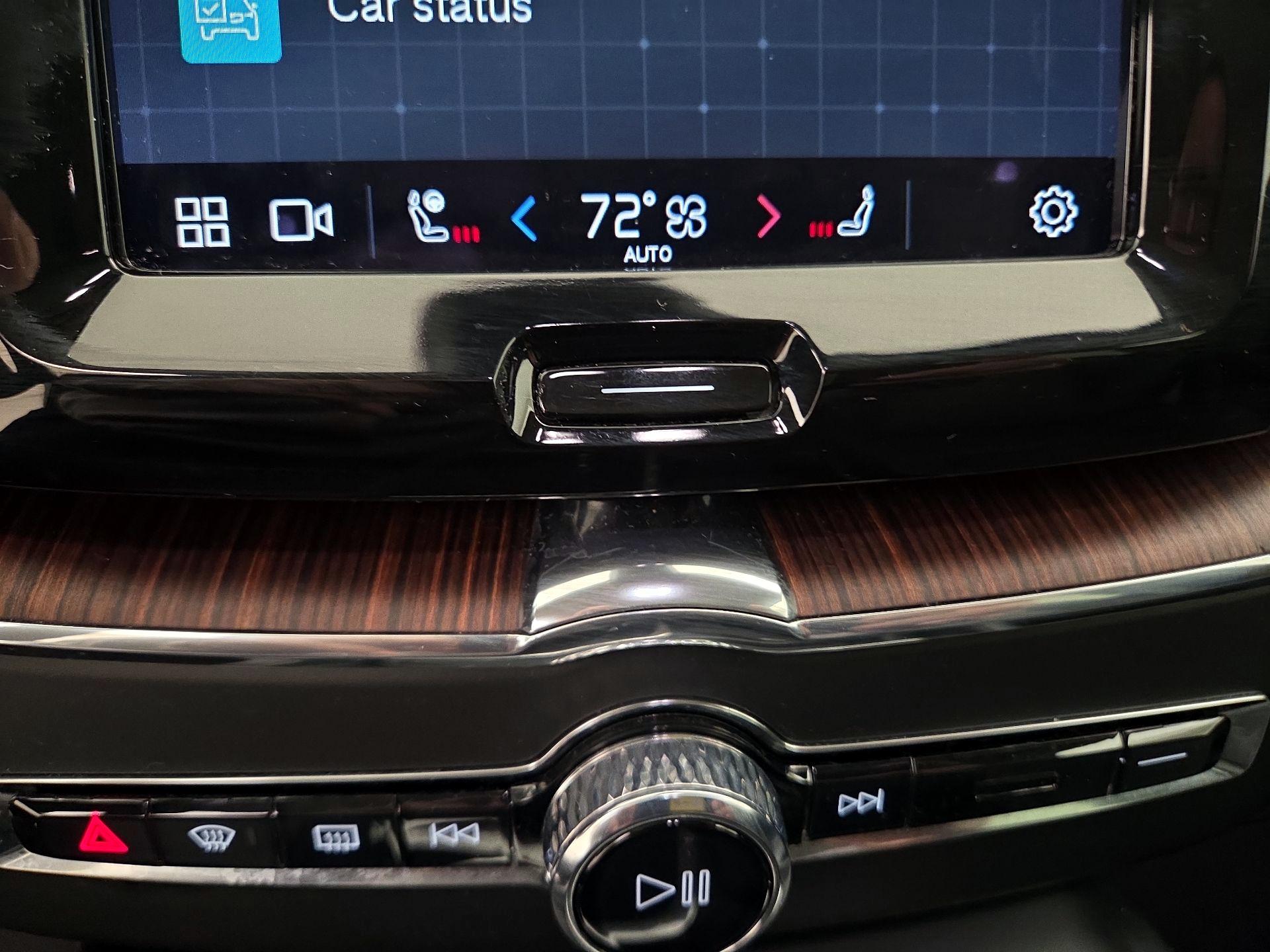 Thumbnail: 2023 Volvo XC60 - 16