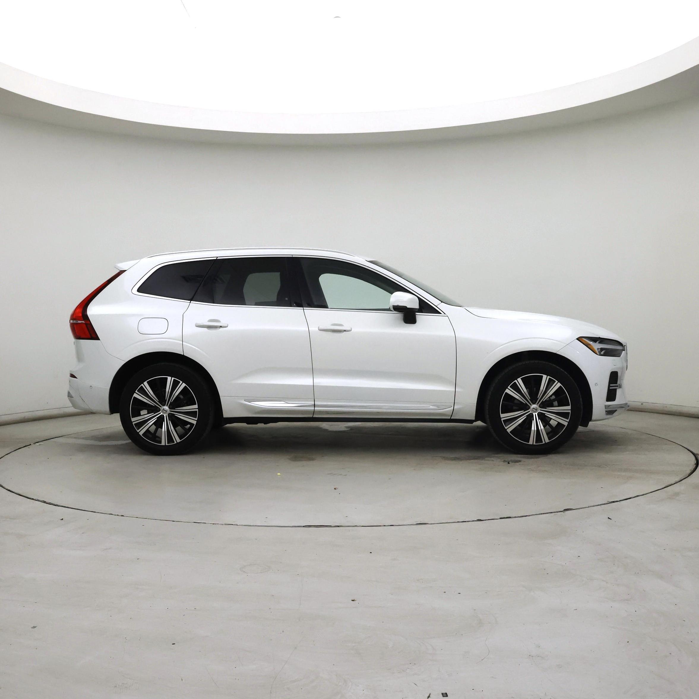 Thumbnail: 2023 Volvo XC60 - 7