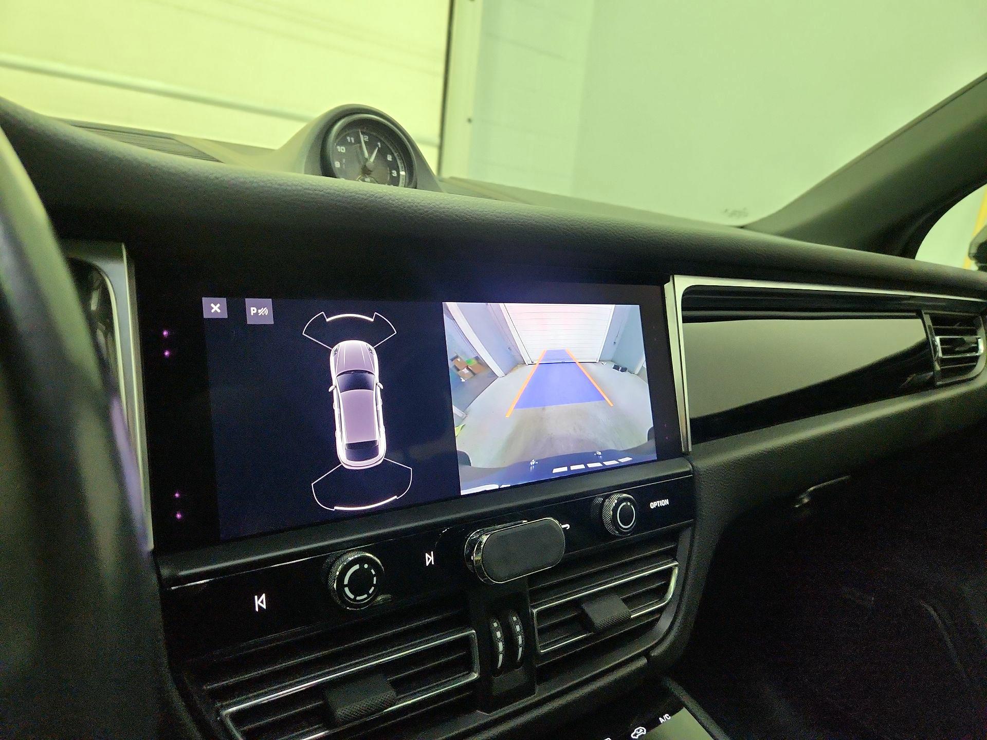 Thumbnail: 2022 Porsche Macan - 15