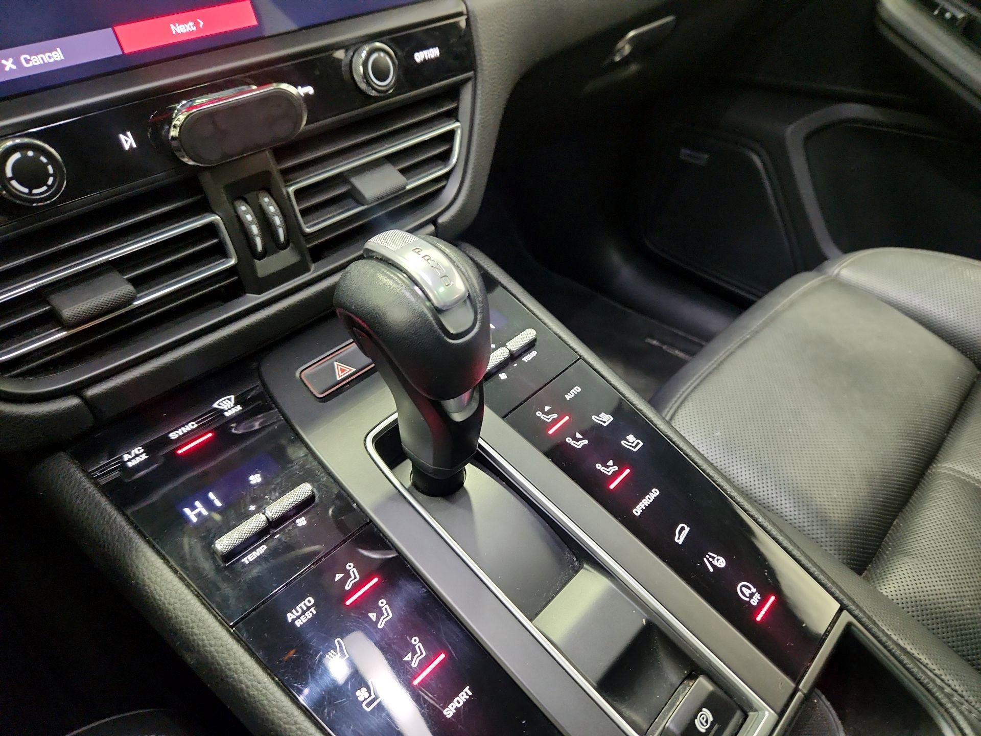 Thumbnail: 2022 Porsche Macan - 18