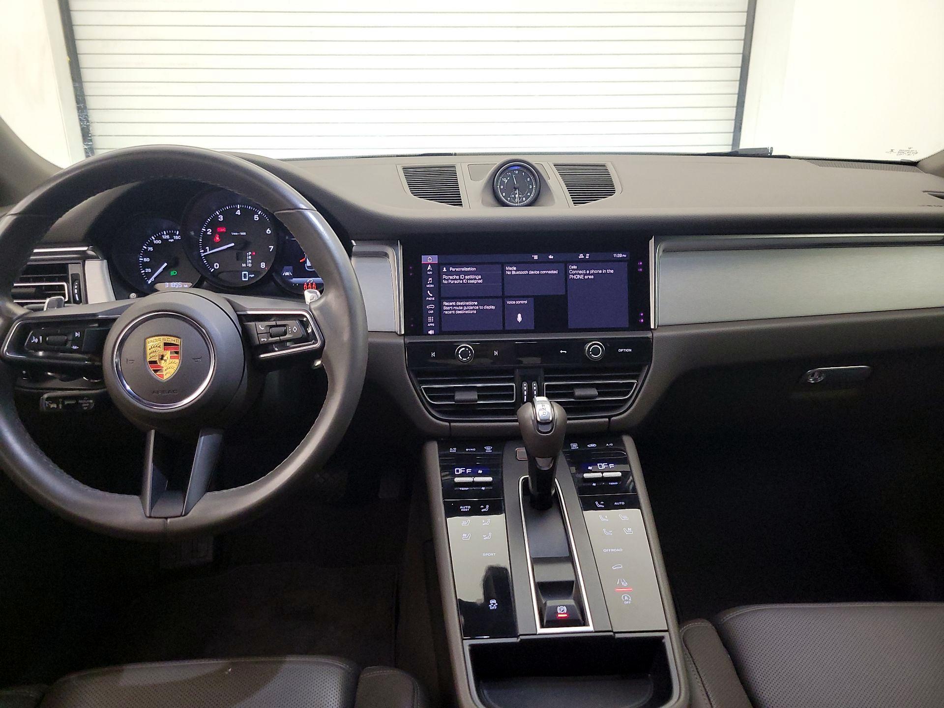 Thumbnail: 2023 Porsche Macan - 9