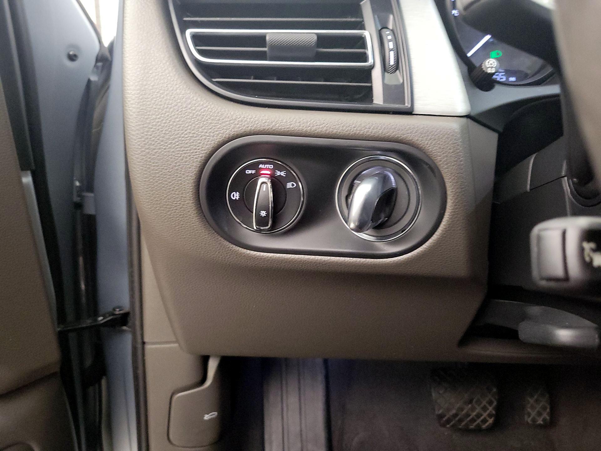 Thumbnail: 2023 Porsche Macan - 13