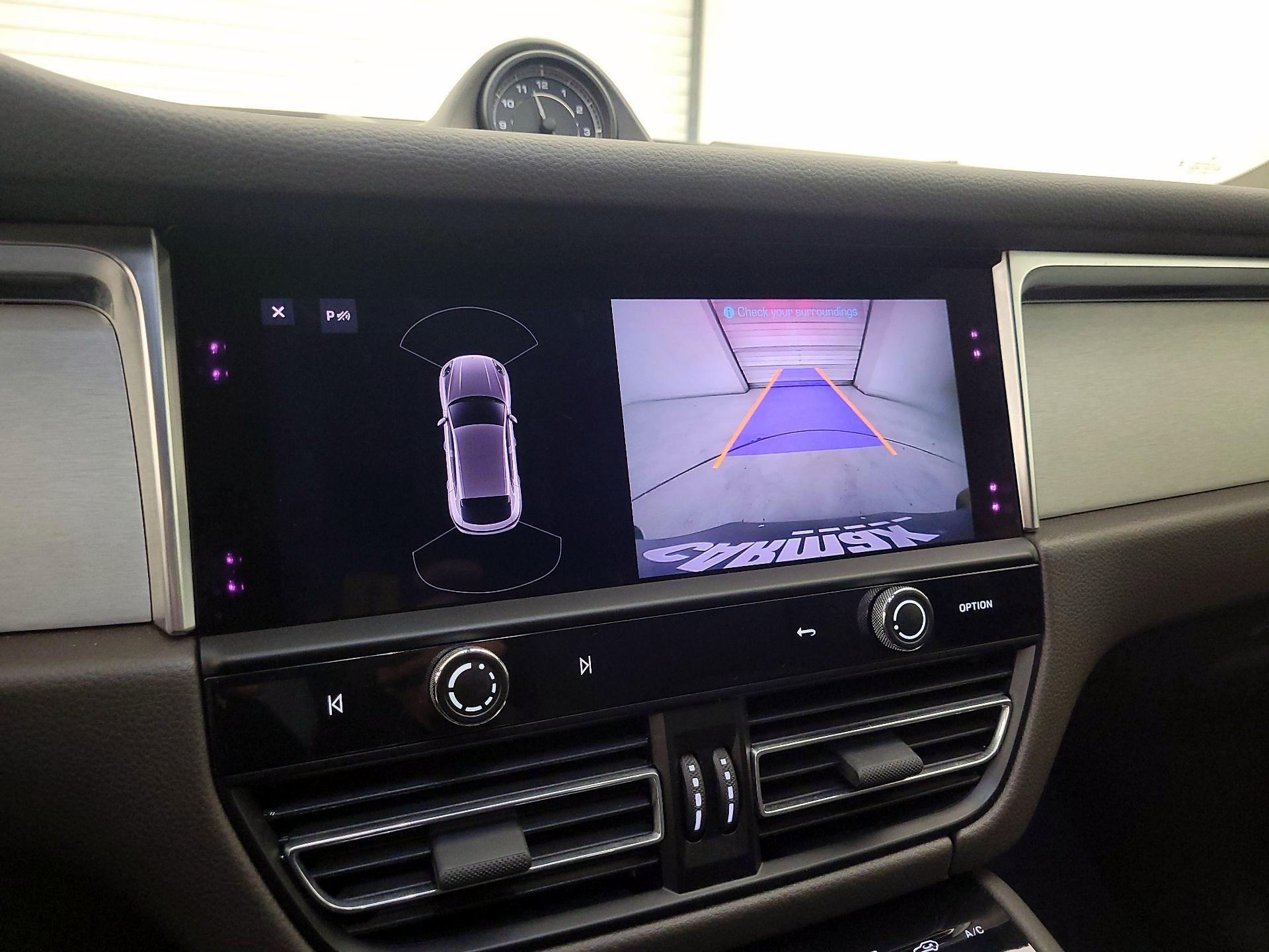 Thumbnail: 2023 Porsche Macan - 14