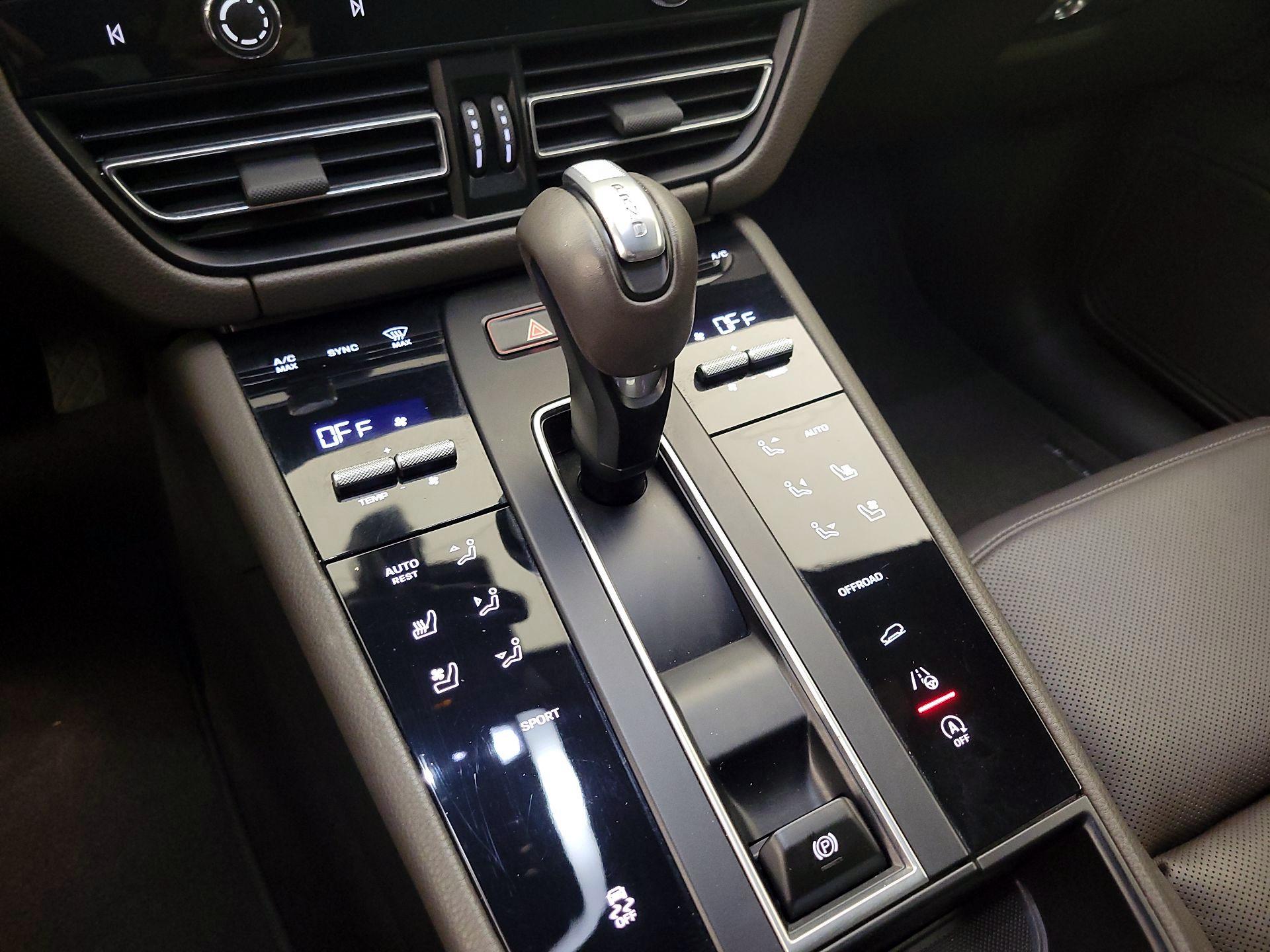 Thumbnail: 2023 Porsche Macan - 17