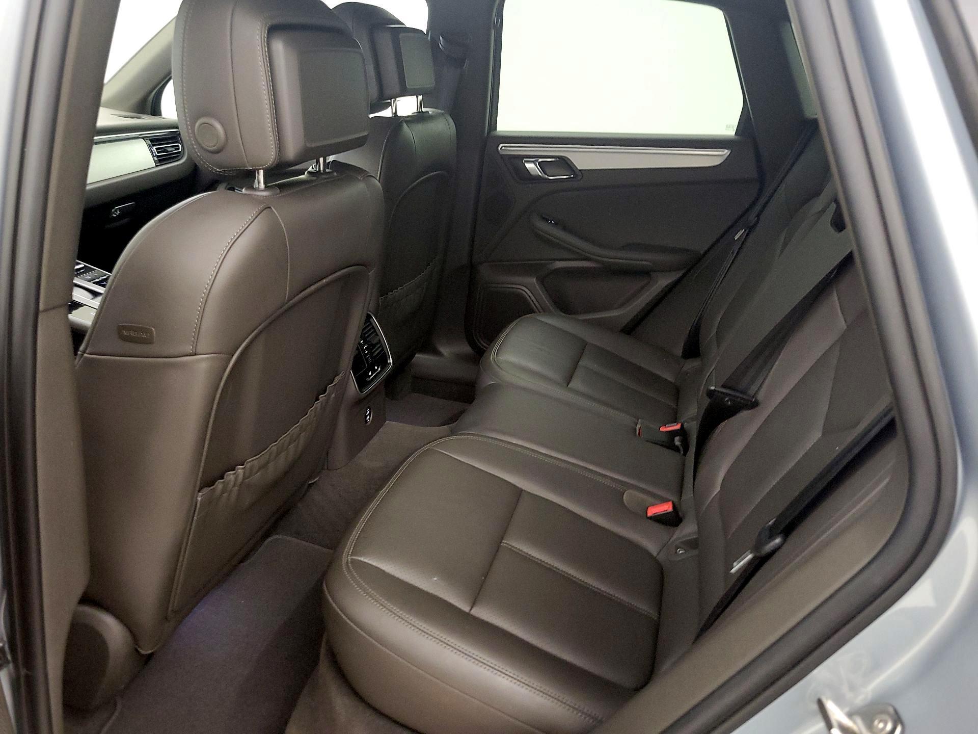 Thumbnail: 2023 Porsche Macan - 18