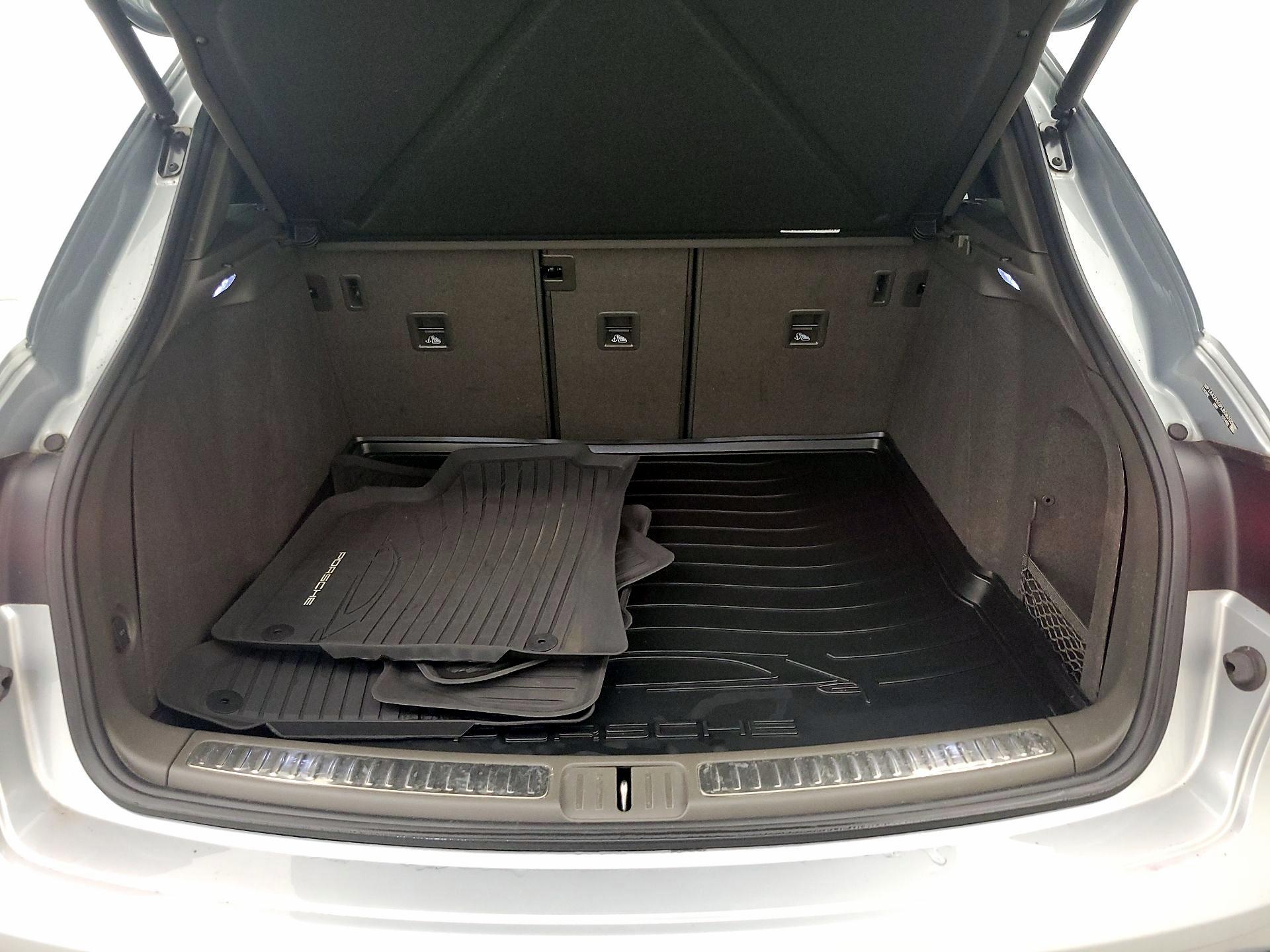 Thumbnail: 2023 Porsche Macan - 19